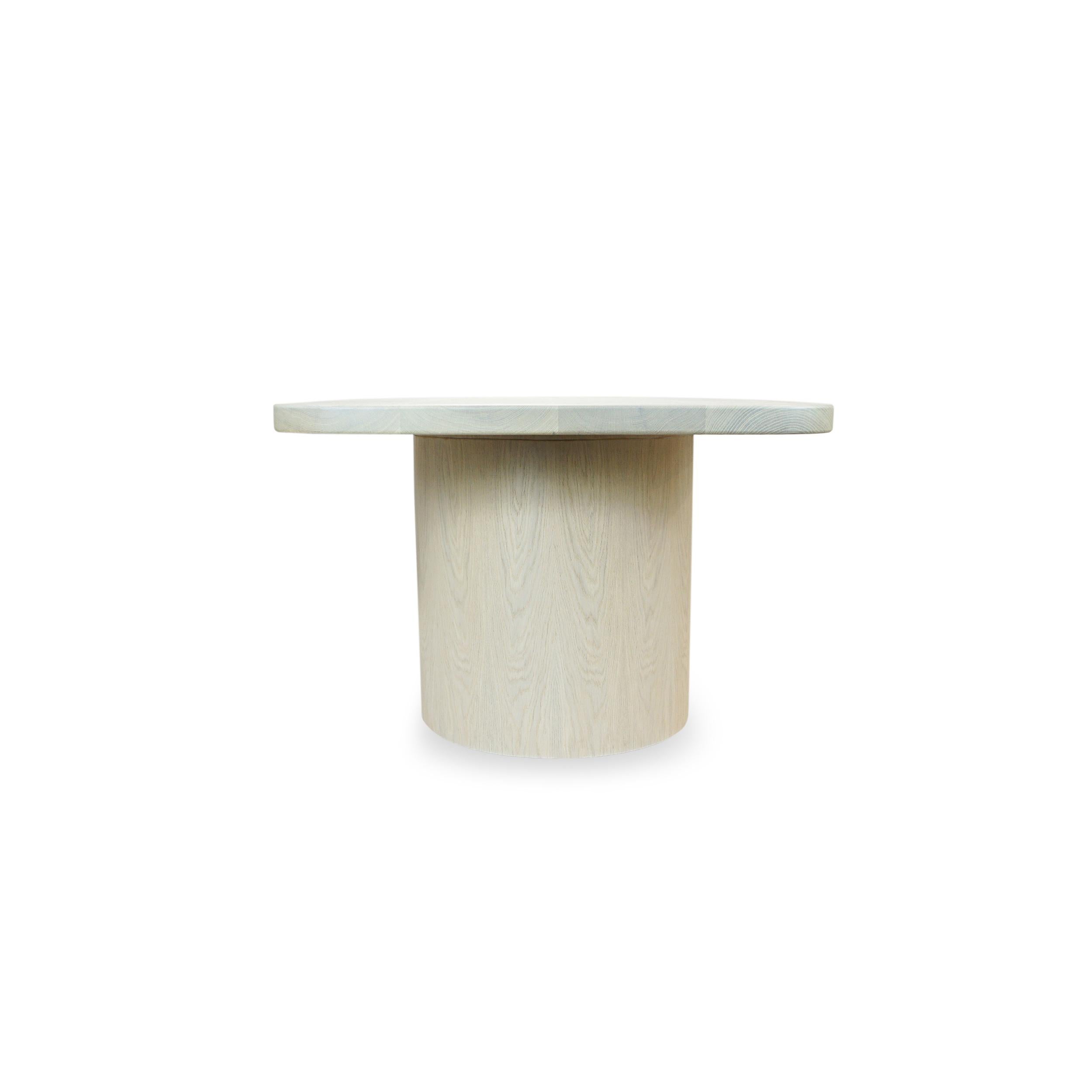 XXIe siècle et contemporain Table de salle à manger moderne rectangulaire en chêne blanc avec pieds demi-cylindres et coins ronds en vente