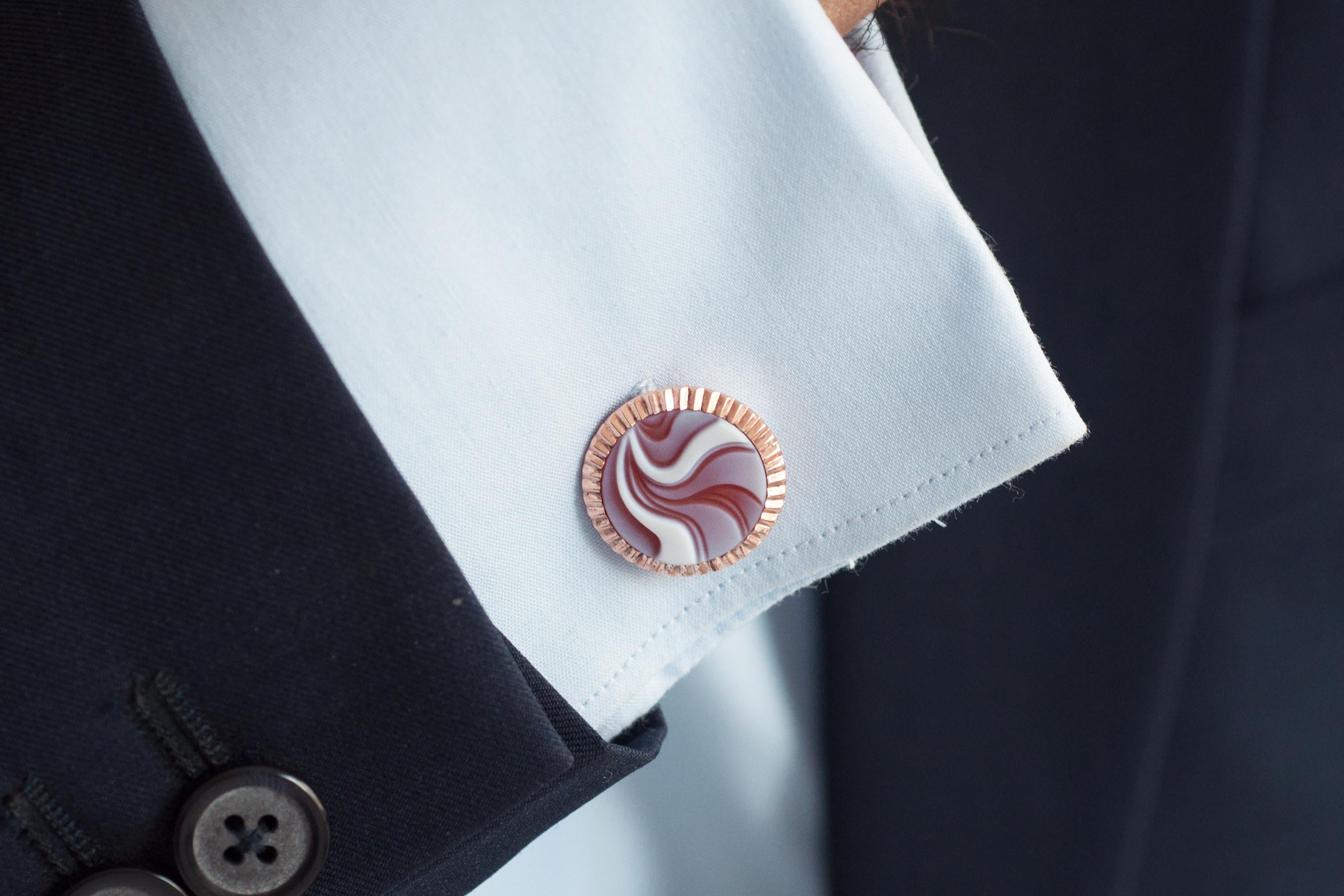 These exquisite pair of contemporary design agate gemstone carving cufflinks made in sterling silver is delight for the wearer! Hand carved in the relief of a natural agate these unisex cufflinks are a contemporary expression for the modern man or