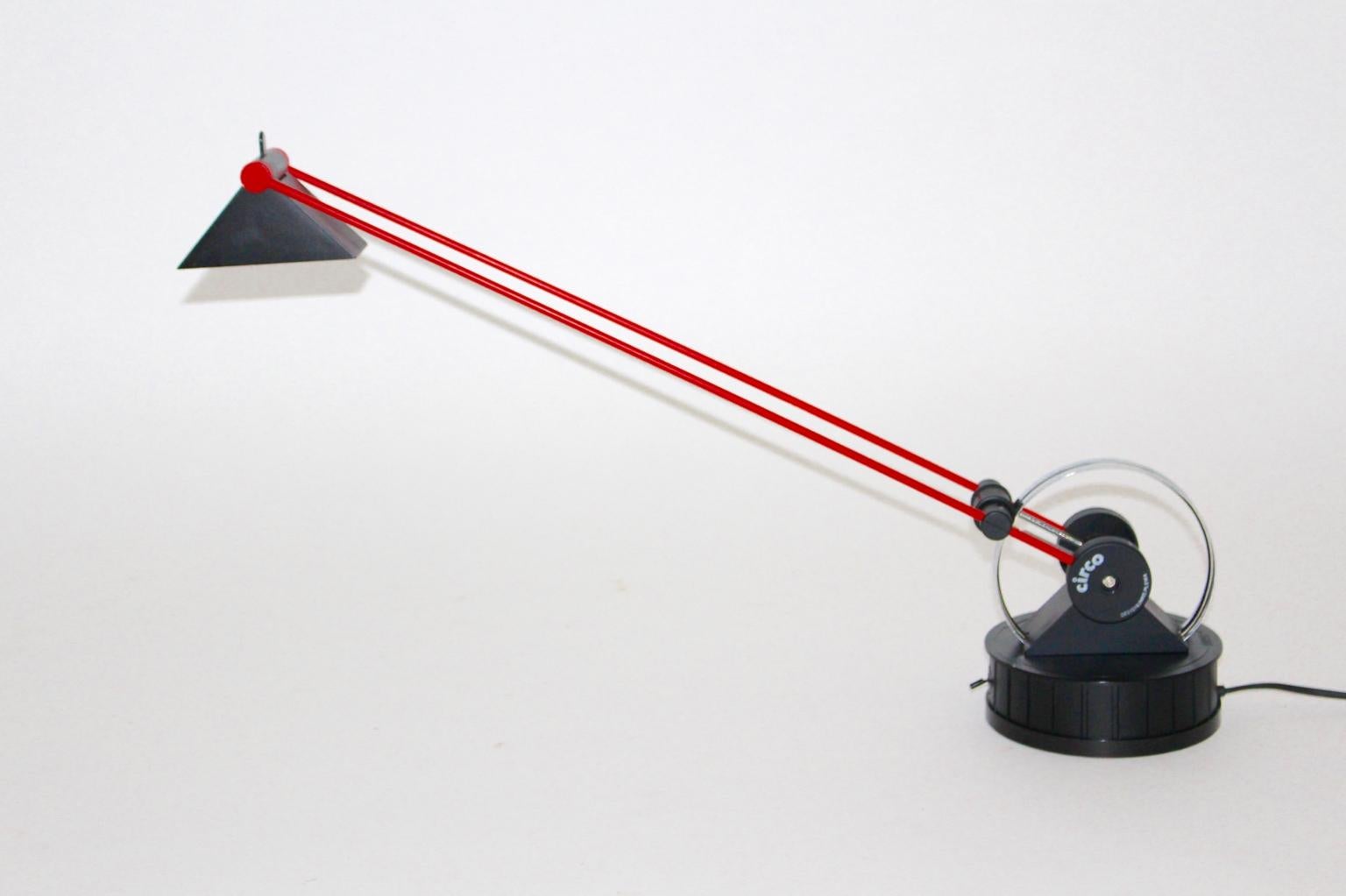This modern halogen red and black plastic vintage desk lamp by Linke Plewa Germany 1990s shows an adjustable and swiveling feature.
The materials are metal covered with red plastic and black lacquered aluminum. Furthermore chromed metal and black