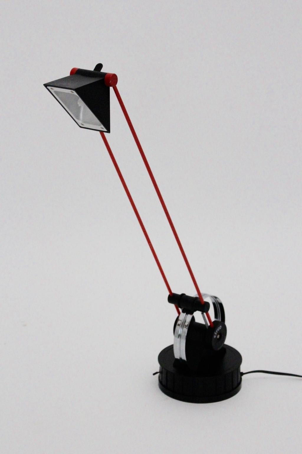 Modern Red and Black Plastic Vintage Desk Lamp by Linke Plewa Germany 1990s In Good Condition For Sale In Vienna, AT