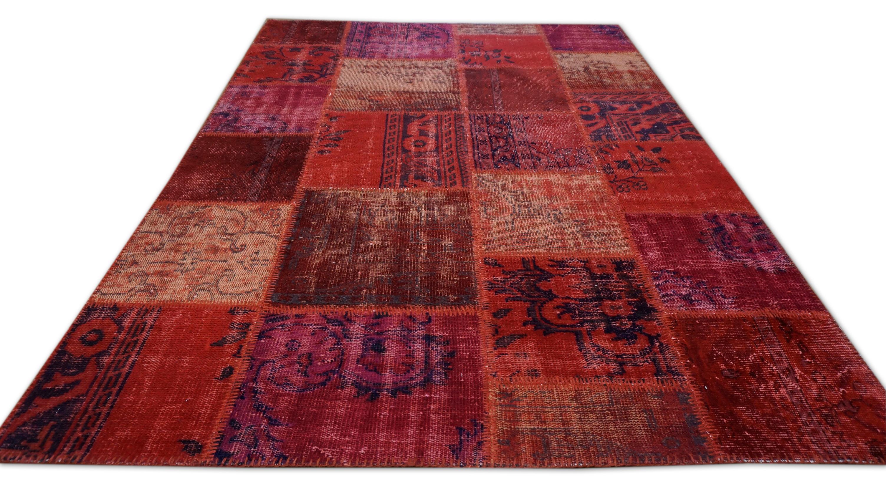 Moderner roter und burgunderroter Patchwork-Wollteppich 5'7''x7'9'' (Türkisch) im Angebot