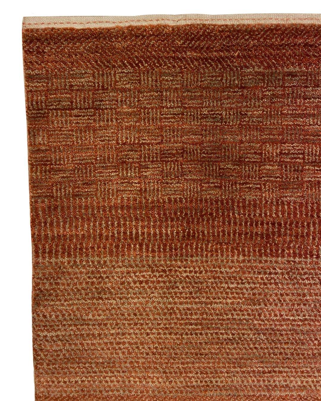 Questo moderno tappeto persiano in lana rossa e marrone con motivi dettagliati, di dimensioni pari a 3' x 4', presenta una tavolozza calda e terrosa che infonde toni invitanti a qualsiasi stanza. Il ricco mix di rosso e marrone è completato da