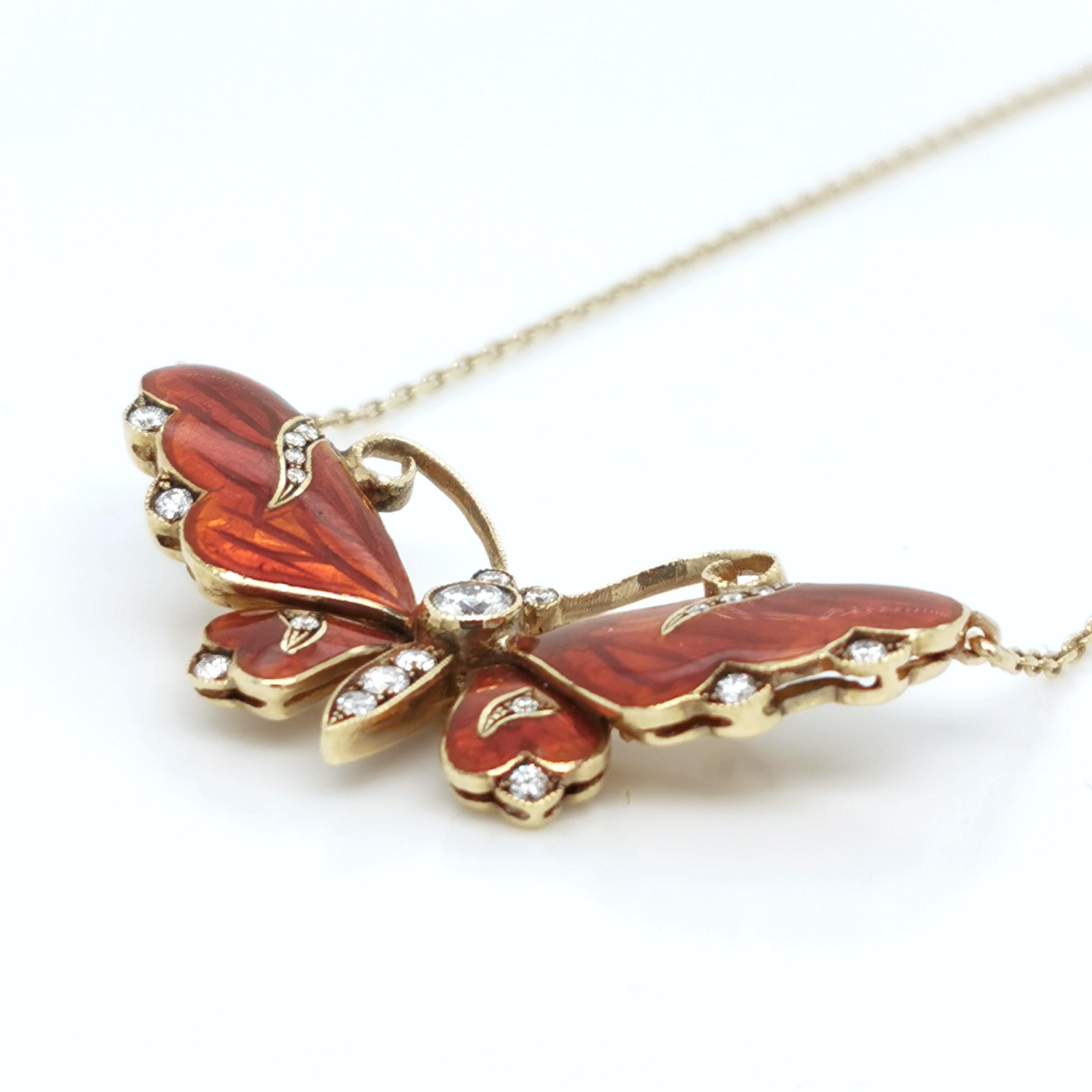 Taille brillant Pendentif papillon moderne en émail rouge, diamants et or en vente