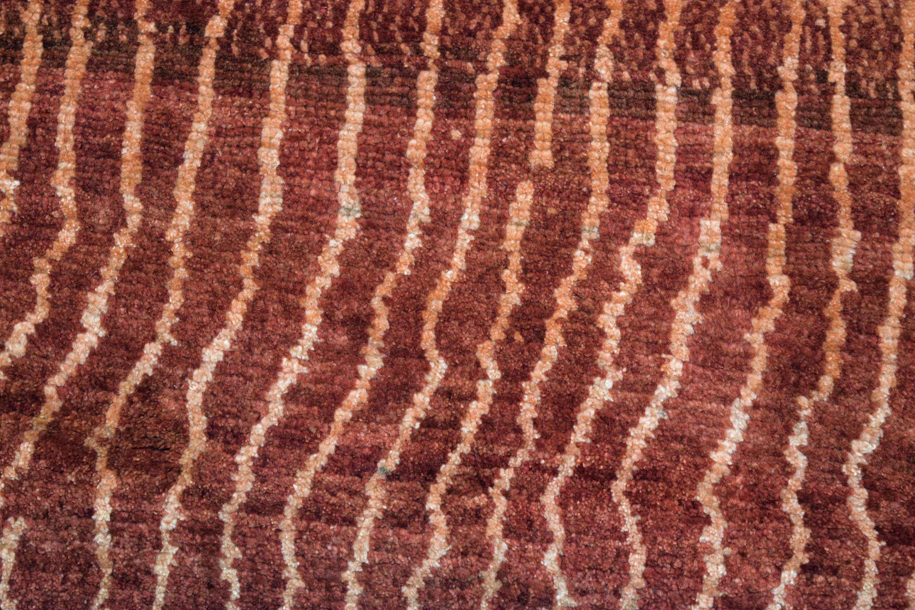 Modern Red Ombre Wool Persian Rug with Textured Waves, 3’ x 5’ In New Condition For Sale In New York, NY
