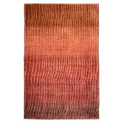 Tapis persan moderne en laine ombrée rouge avec vagues texturées, 3' x 5'.