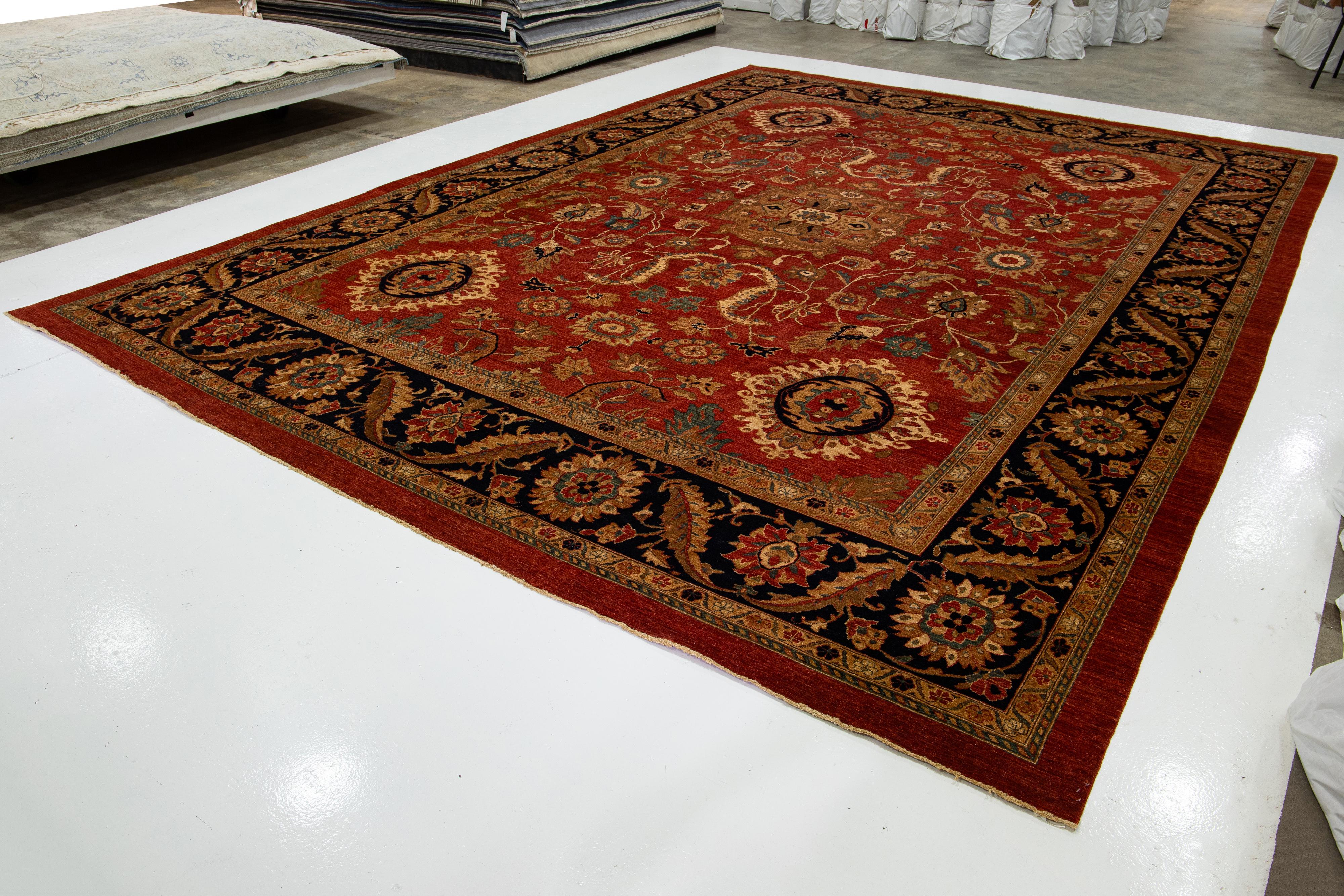 Moderner roter handgefertigter Peshawar-Wollteppich in Übergröße mit Kunstmotiv im Zustand „Neu“ im Angebot in Norwalk, CT