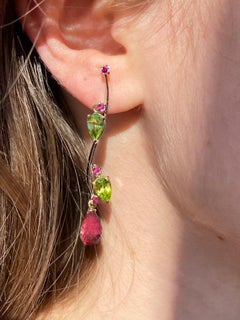 Modern Red Rubelite 18k Yellow Gold Peridot Tourmaline Dangle Drops Earrings