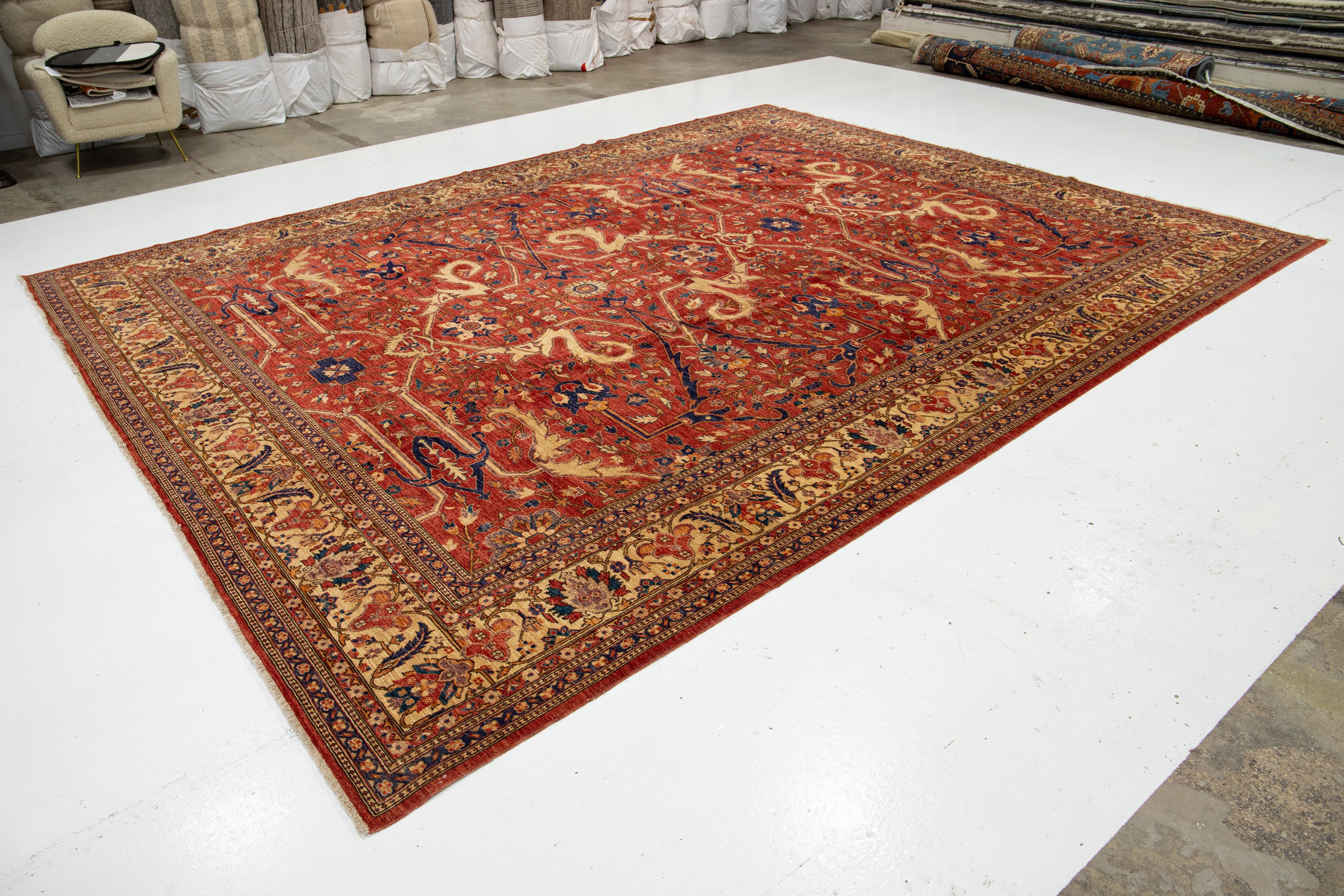 Alfombra moderna de lana roja estilo serapi con diseño integral Islámico en venta