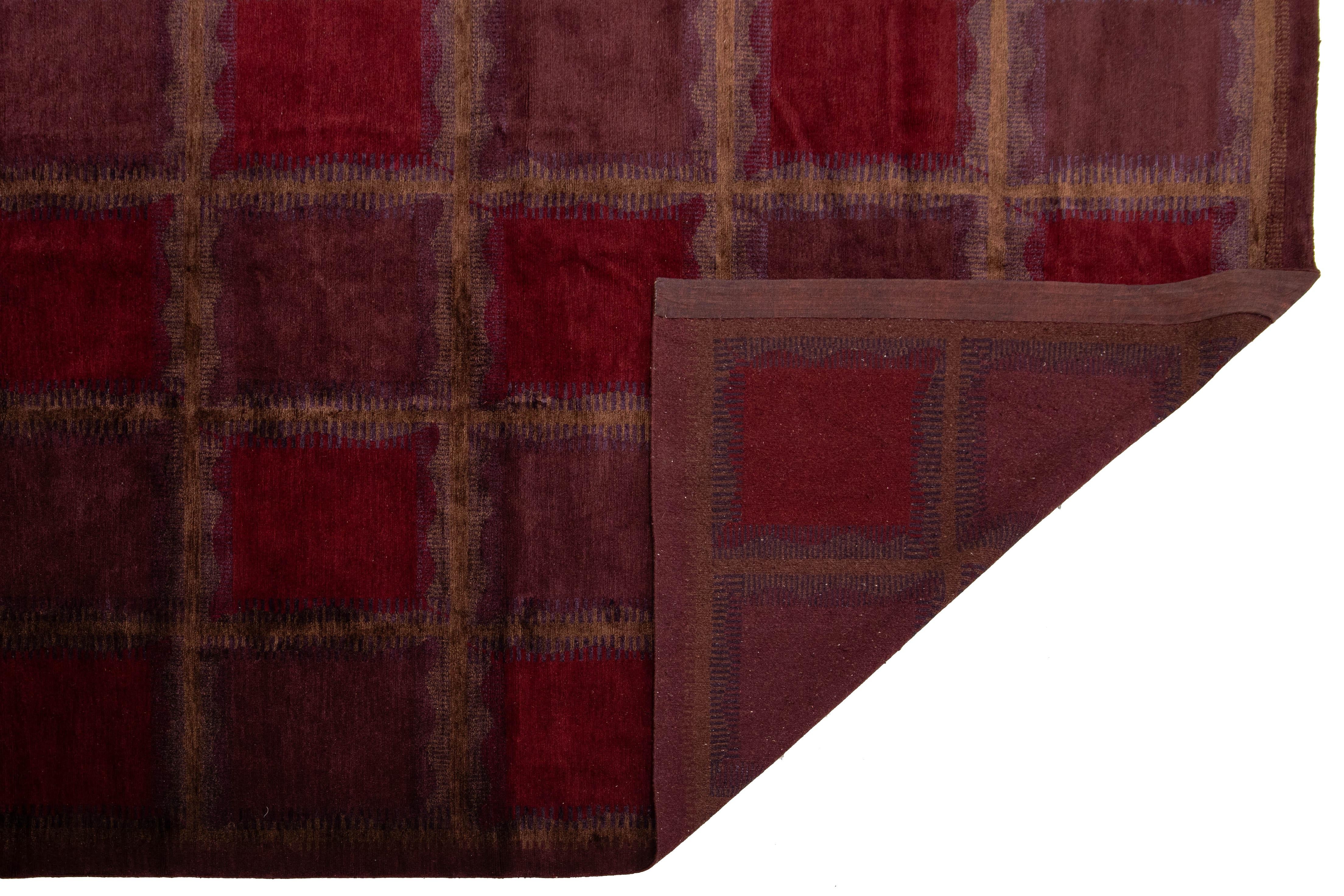 Moderner roter Tibet-Teppich aus Wolle und Seide mit Karomuster (Nepalesisch) im Angebot