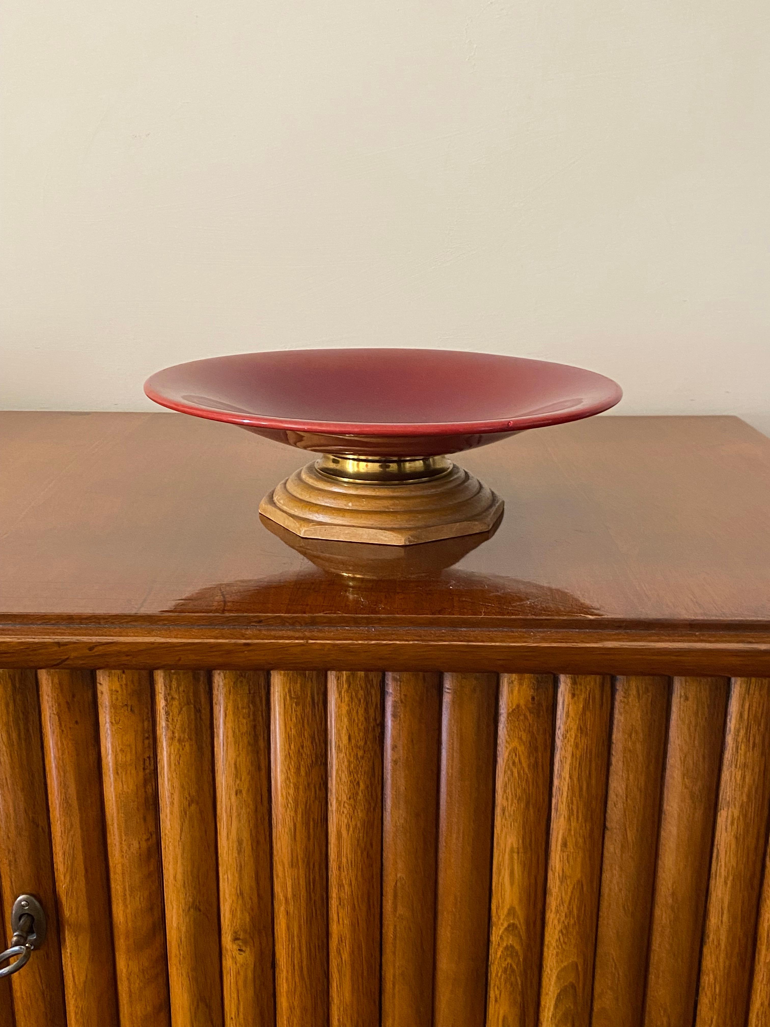 Modern red vide poche / centerpiece

Sevres France, 1940s

Wood, ceramic

Measures: 9 cm Height x 30 cm diameter

Conditions: excellent consistent with age and use.