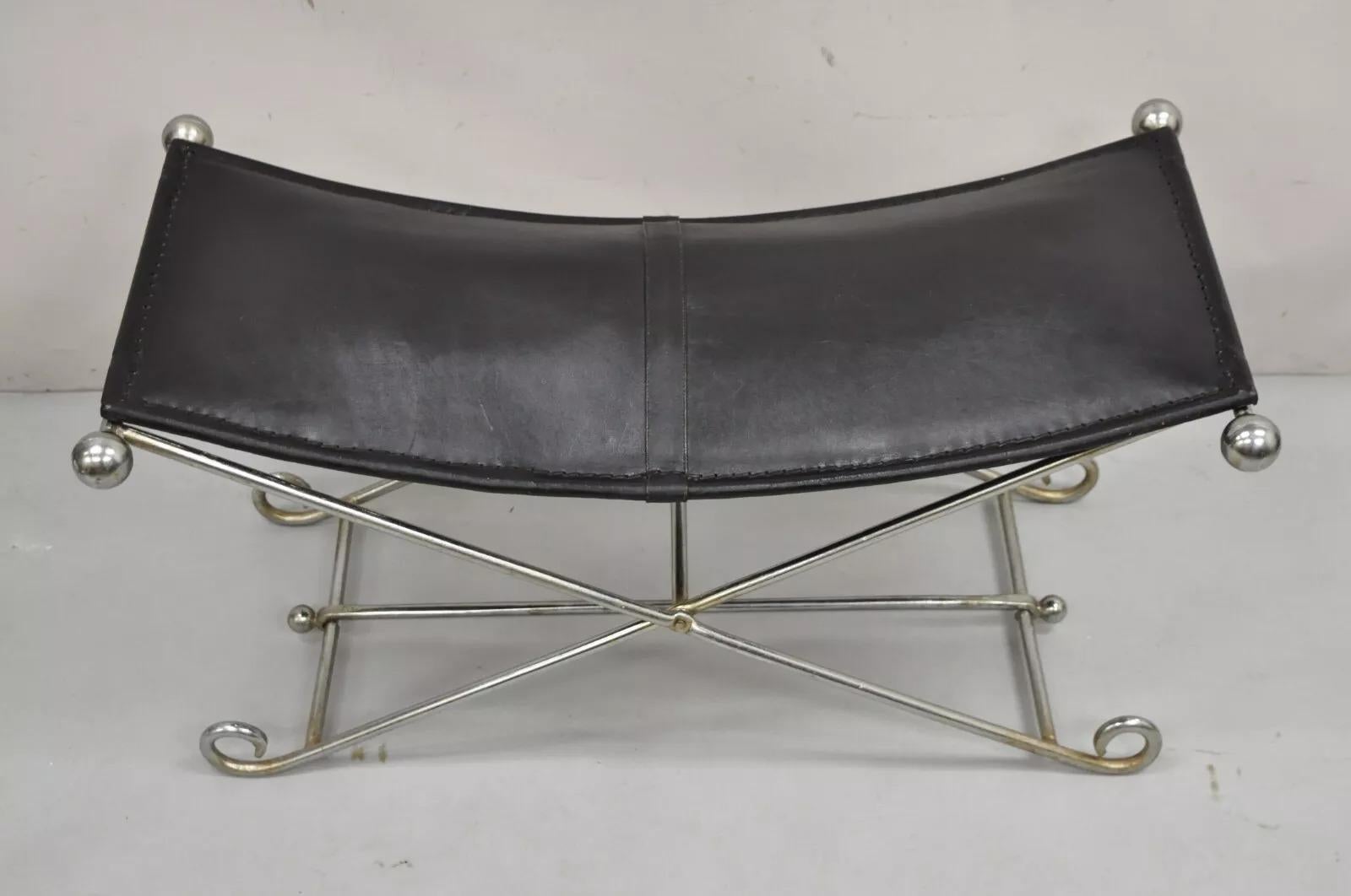 The Moderns Regency Style Banc pliant en métal ferré avec assise en cuir noir Saddle en vente 5