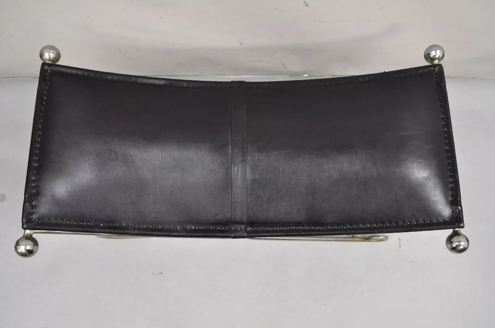 Inconnu The Moderns Regency Style Banc pliant en métal ferré avec assise en cuir noir Saddle en vente