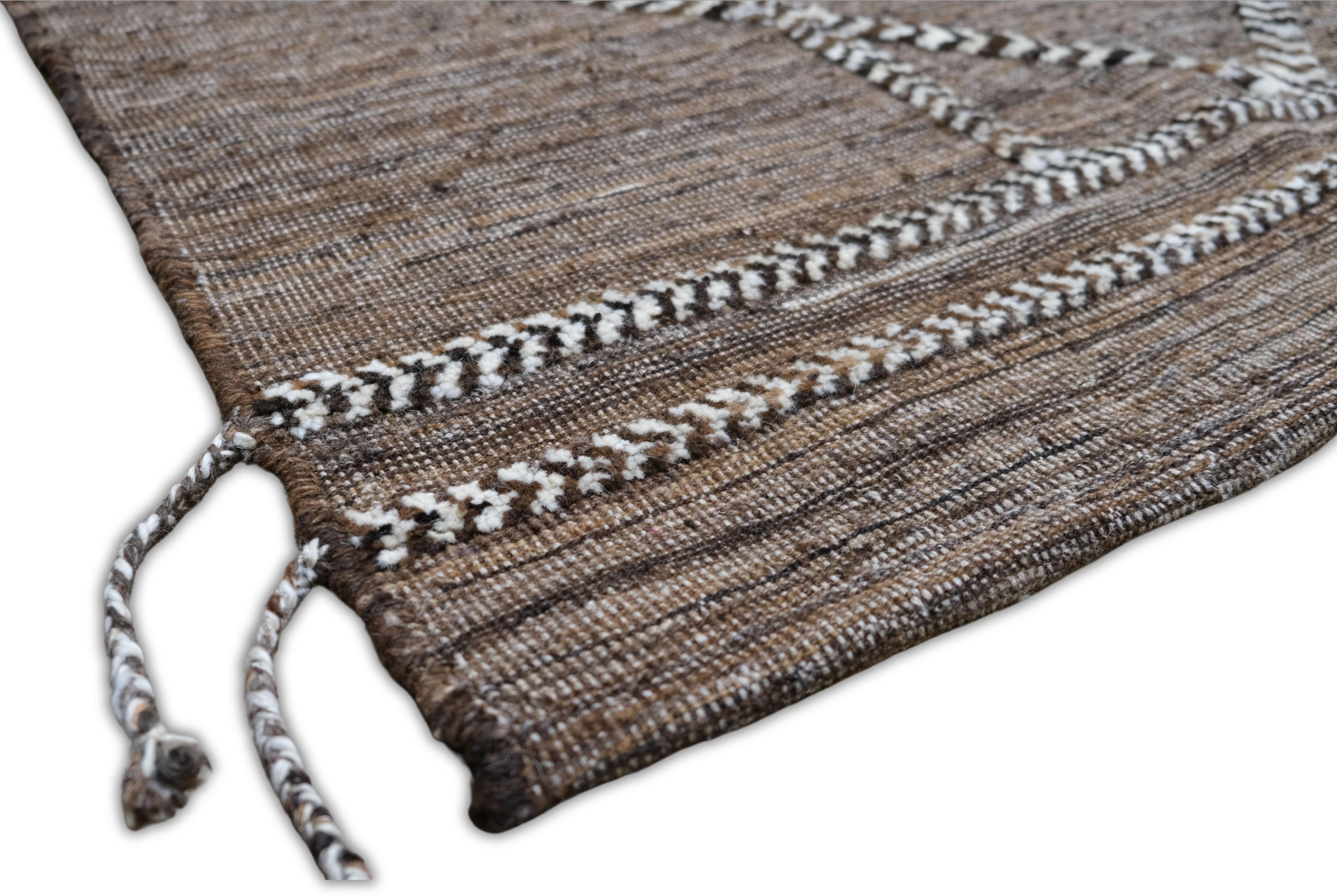 Modern Relaxed Moroccan Style Earthy Toned Wool Rug 8'3''x10'5'' Anudado a mano en venta