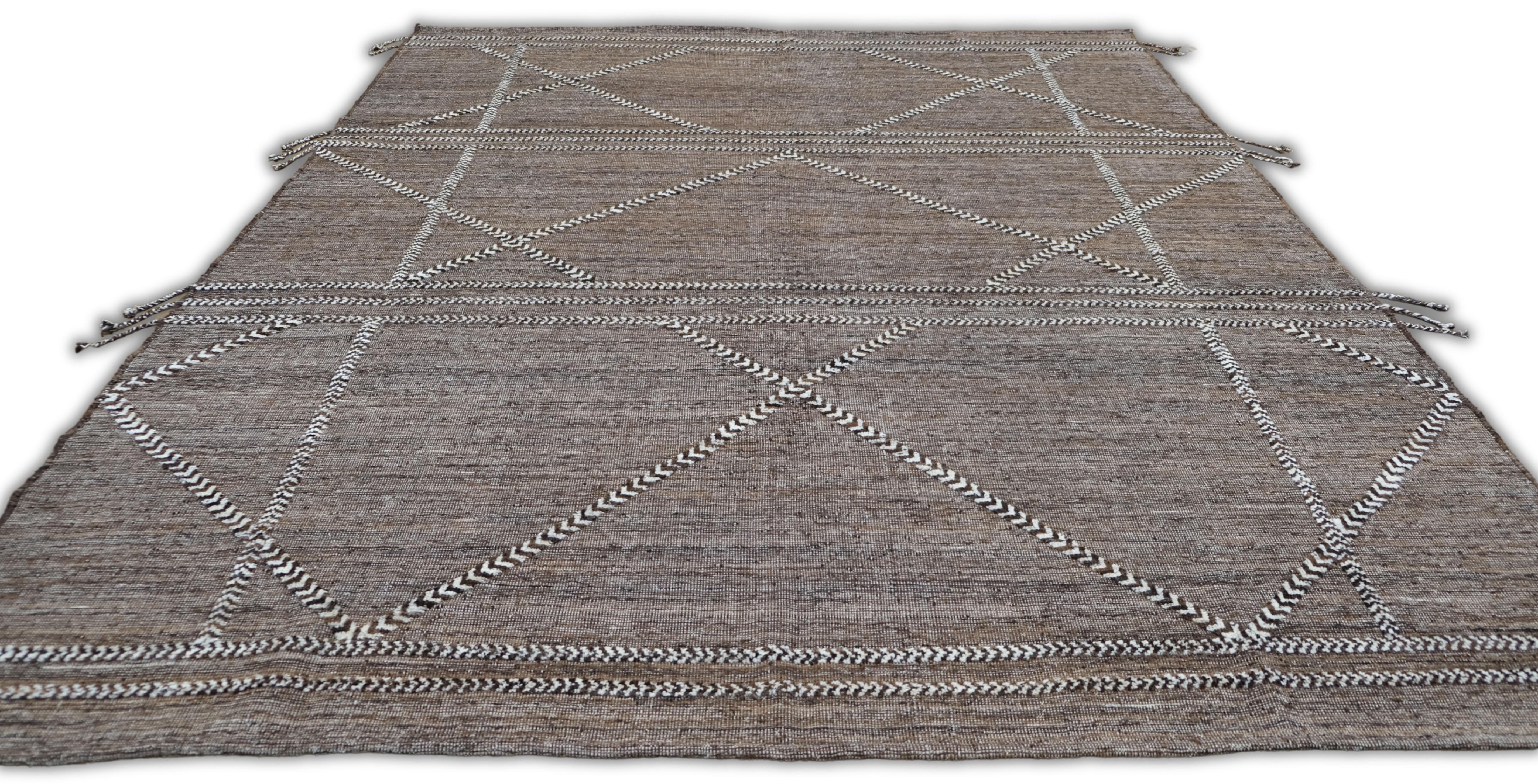 Modern Relaxed Moroccan Style Earthy Toned Wool Rug 8'3''x10'5'' en Nuevo estado para la venta en Torrance, CA