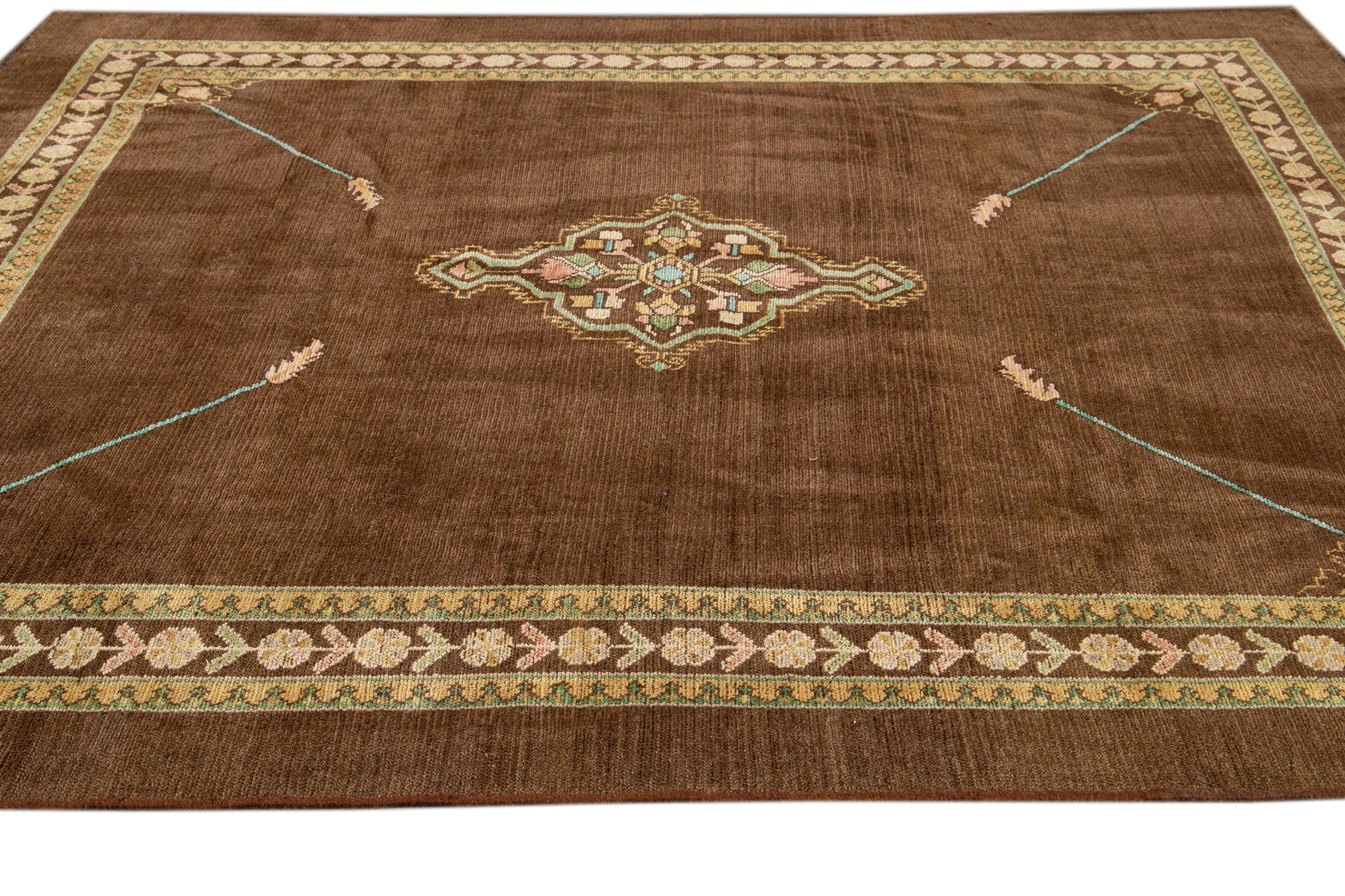 Modern Revival Brown Handmade Medallion Floral Wool Rug In New Condition For Sale In Norwalk, CT