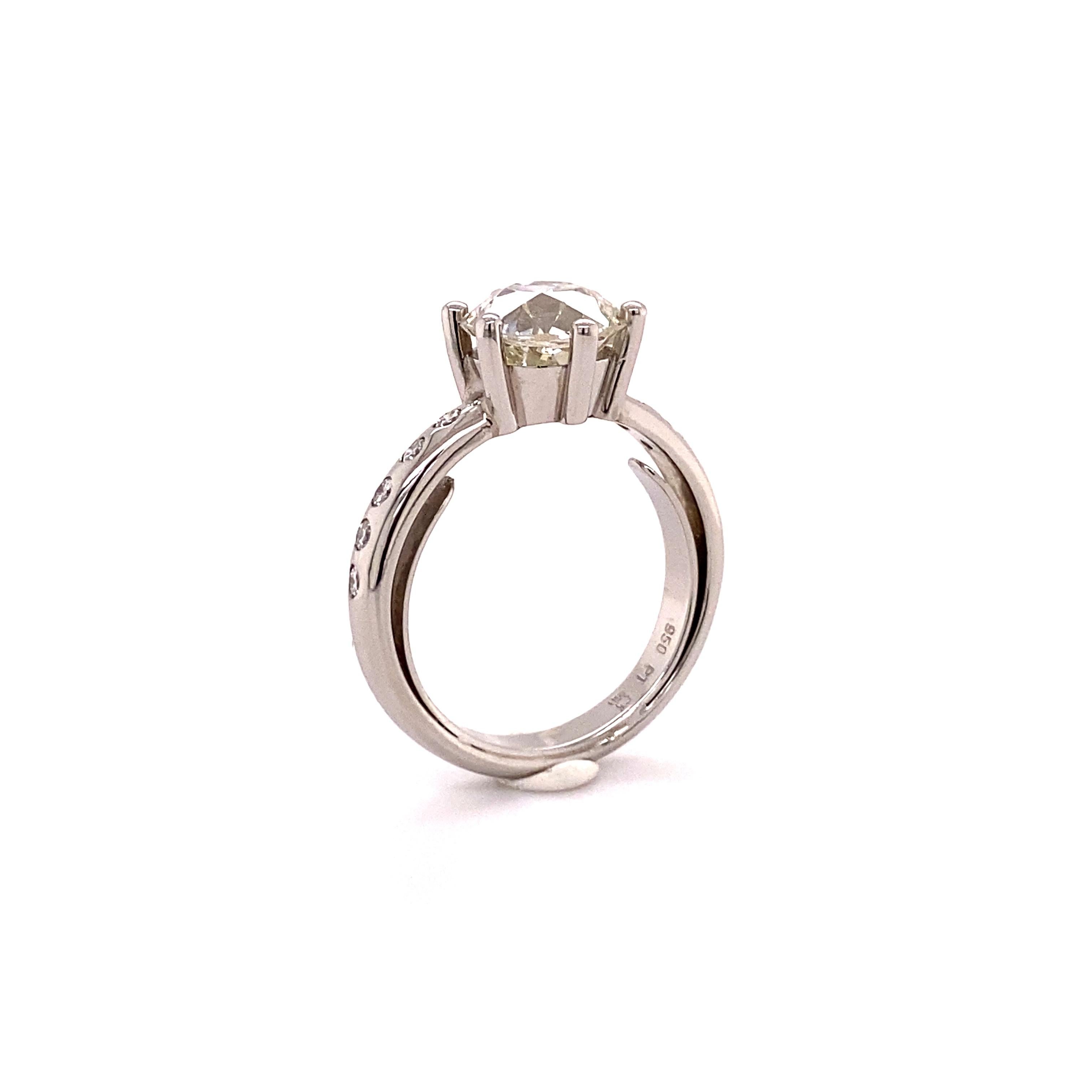 Modern Ring in Platinum 950 Set with Old European-Cut Diamond of 1.70 Ct In Excellent Condition In Lucerne, CH