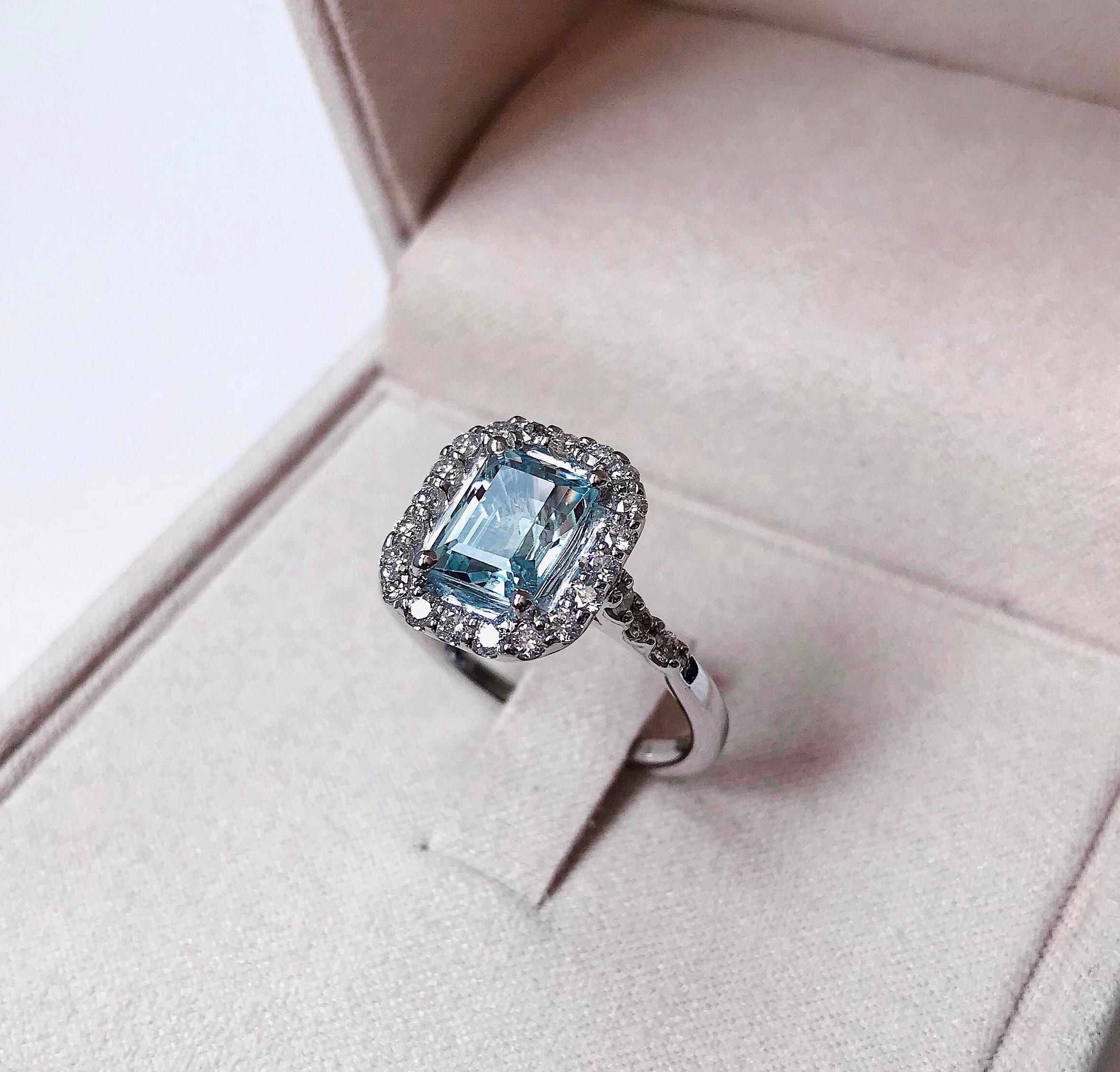 For Sale:  Modern Ring with Aquamarine and Natural Diamonds- White gold 18kt- Made in Italy 2