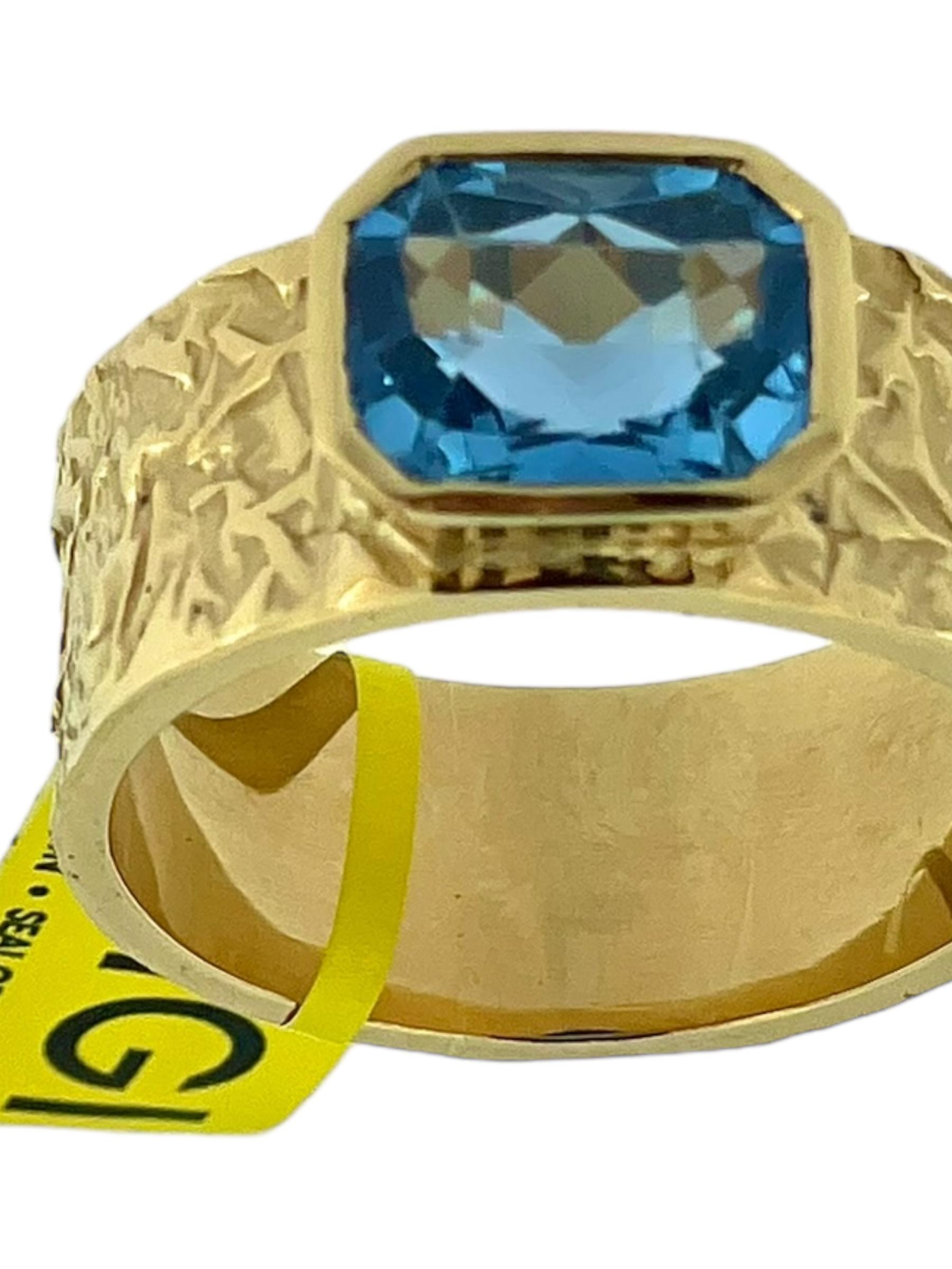 Modern Ring Yellow Gold with 4.50 carat Lab Grown Spinel IGI Certified For Sale 2