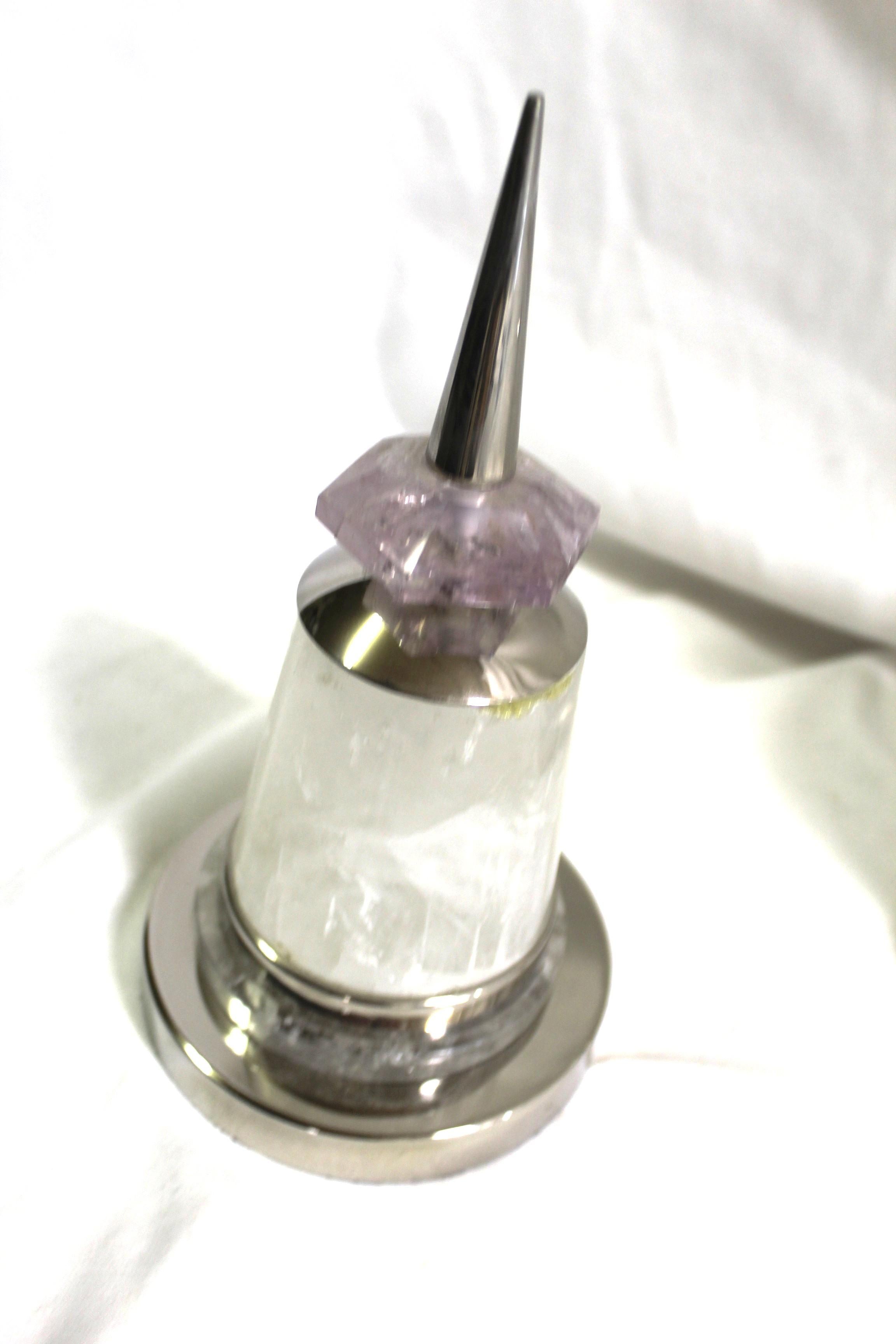 Un diseño especial y hecho a medida de cristal de roca y amatista accesorios de mesa hecha para un diseñador en Los Ángeles hace un tiempo .bloque cónico sólido de cristal de roca de Brasil y la decoración superior es un espaciador hexagonal hecha