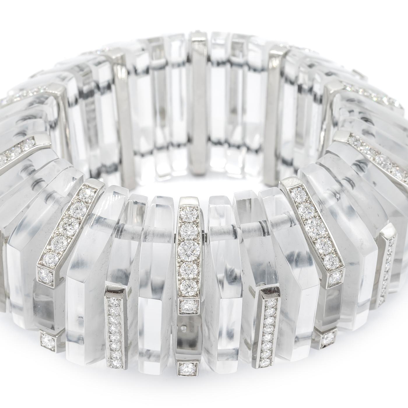 Taglio brillante Bracciale moderno in cristallo di rocca, diamanti e platino, 13,20 carati in vendita