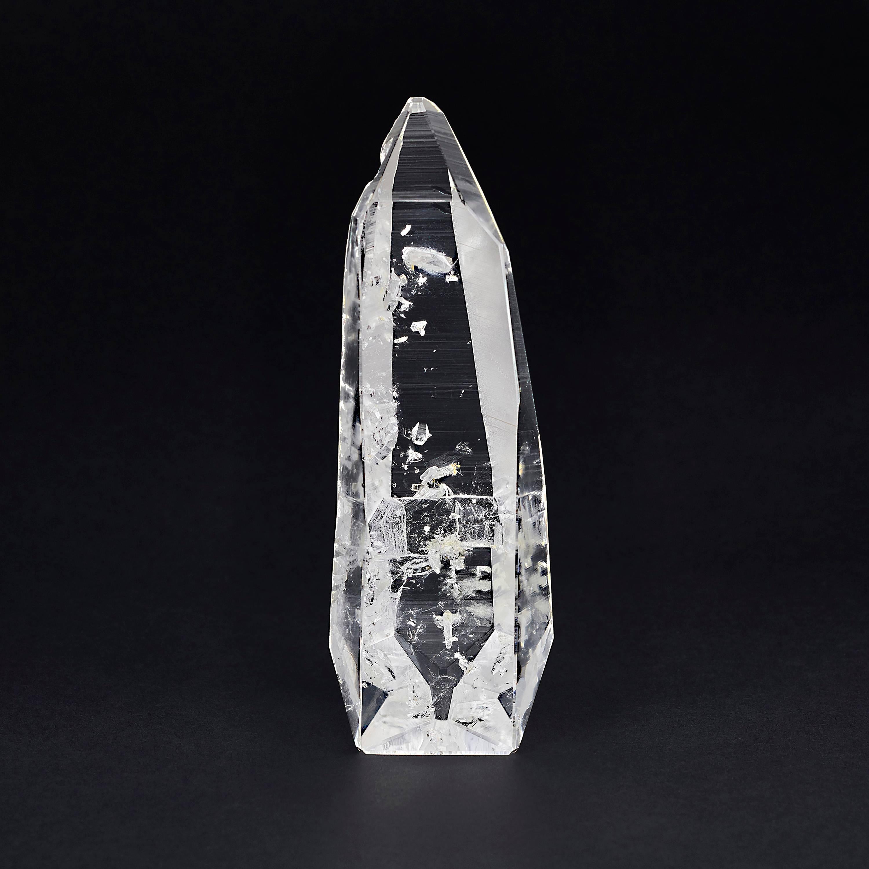 One of a kind rockcrystal sculpture.
The natural crystallization is partly untouched, highlighting the natural inclusions of this earth treasure.
Nature has formed this wonderful sculpture, with some fantastic negative crystals & inclusions, that