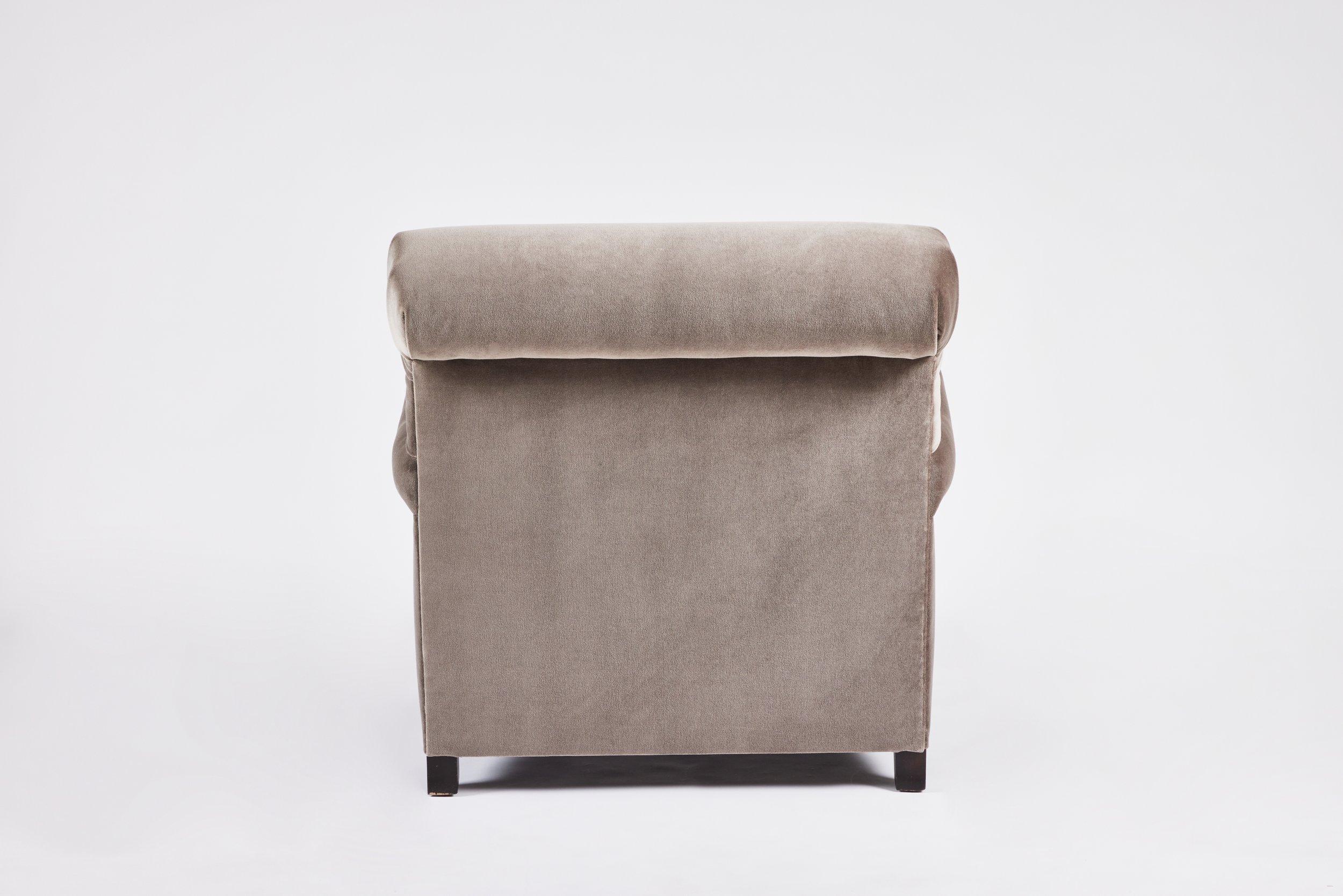 Silla moderna Lillian tapizada con brazos enrollables Patas torneadas by Martin and Brockett en venta 8