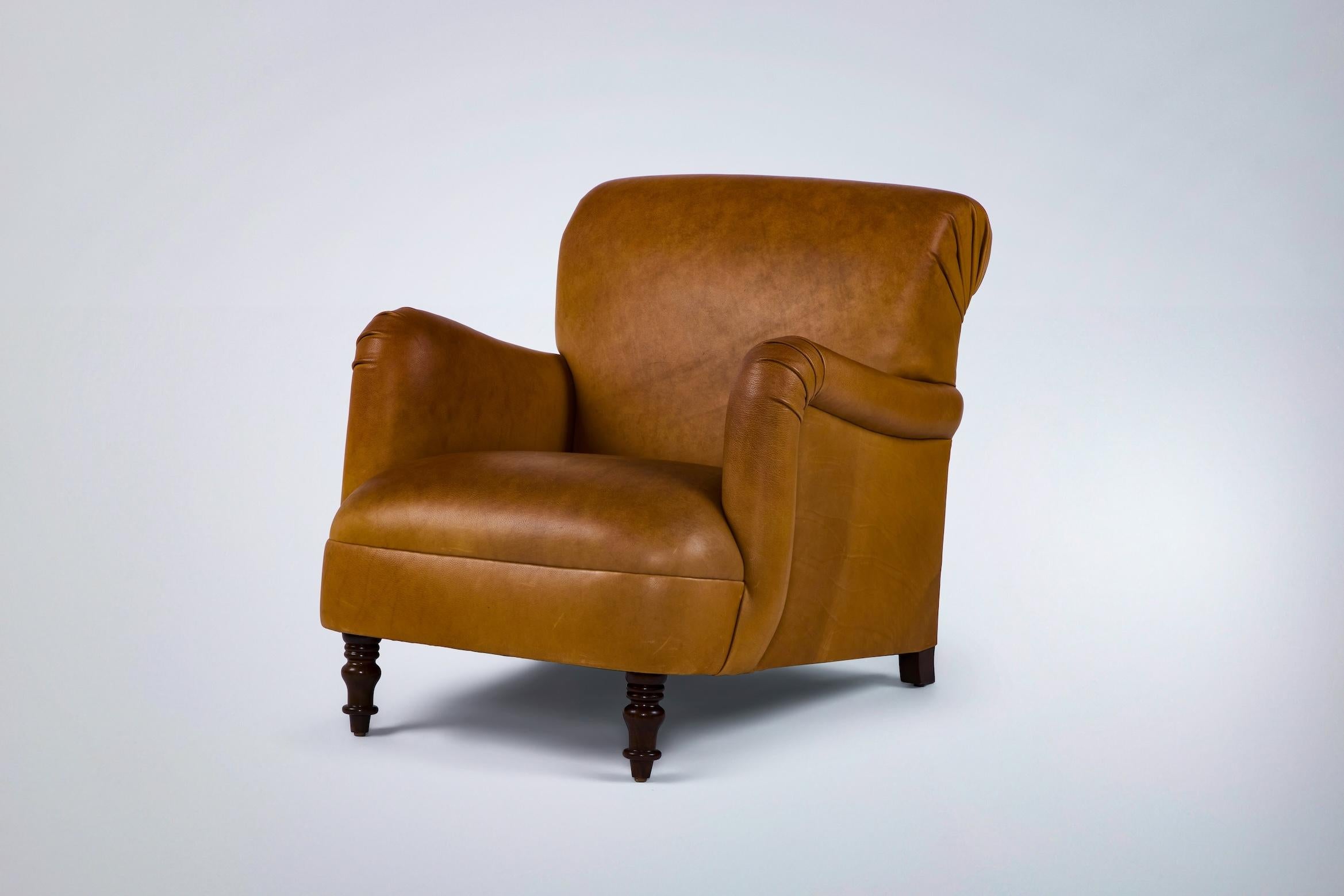 Martin & Brockett’s Lillian Chair is our take on a traditional roll arm, featuring a tight seat and two hand-turned front legs. The chair sits slightly lower to the ground with a firm back, for a relaxed yet supported seating feel.

H 32 in. x W 31