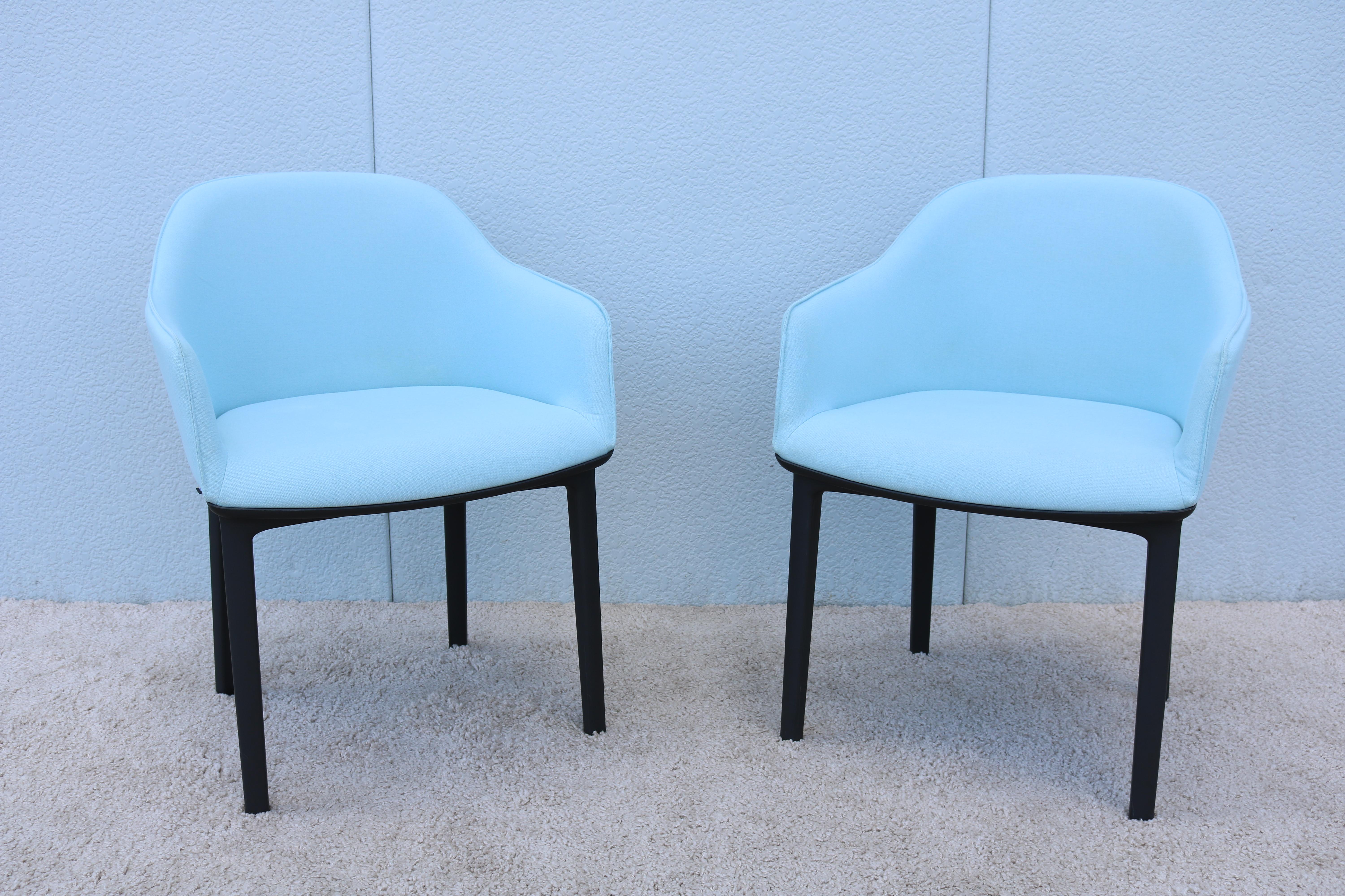 La fabuleuse chaise softshell cozy vous surprendra par son confort exceptionnel.
Constitué de nervures flexibles dissimulées dans la coque du dossier et s'adaptant aux mouvements de l'utilisateur. 
Il est conçu pour offrir un soutien parfait, un