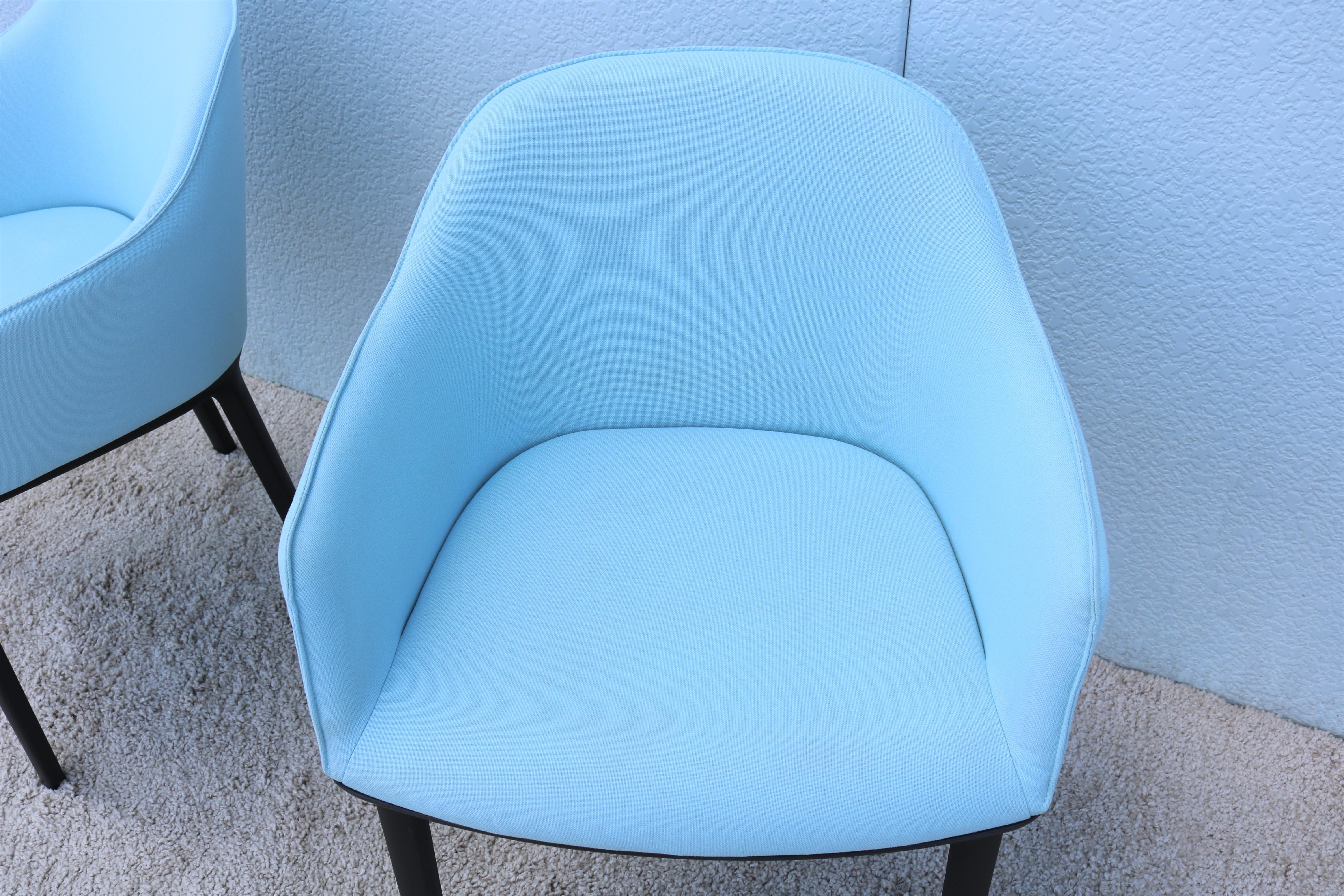 Tissu Paire de chaises modernes en coquillage bleu glace Ronan et Erwan Bouroullec pour Vitra en vente