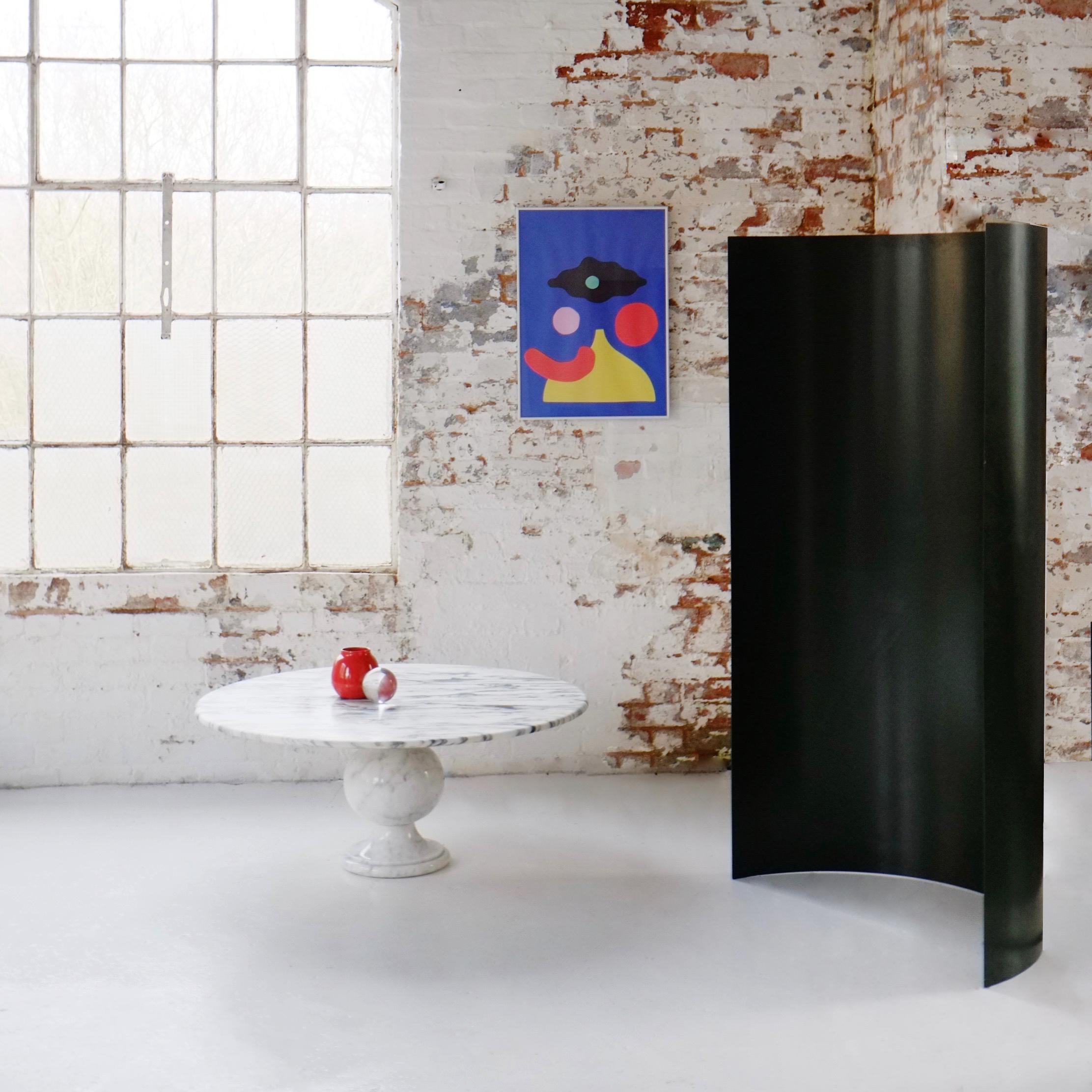 Moderner minimalistischer Raumteiler mit Privatsphäre-Raumteiler in Burgandy im Zustand „Neu“ im Angebot in Leicester, GB