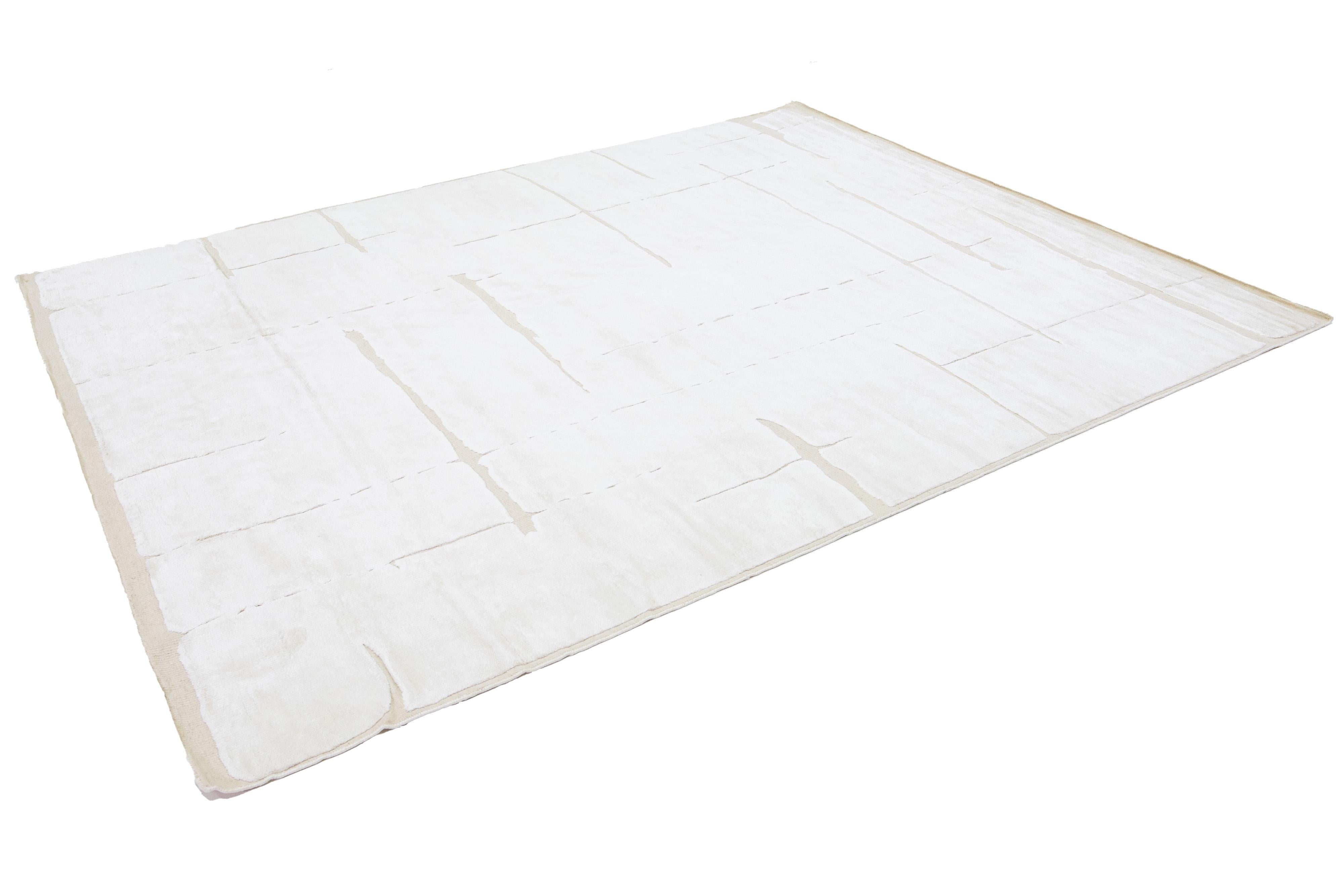 Moderner Wollteppich im marokkanischen Stil in Zimmergröße mit minimalistischem Design (21. Jahrhundert und zeitgenössisch) im Angebot