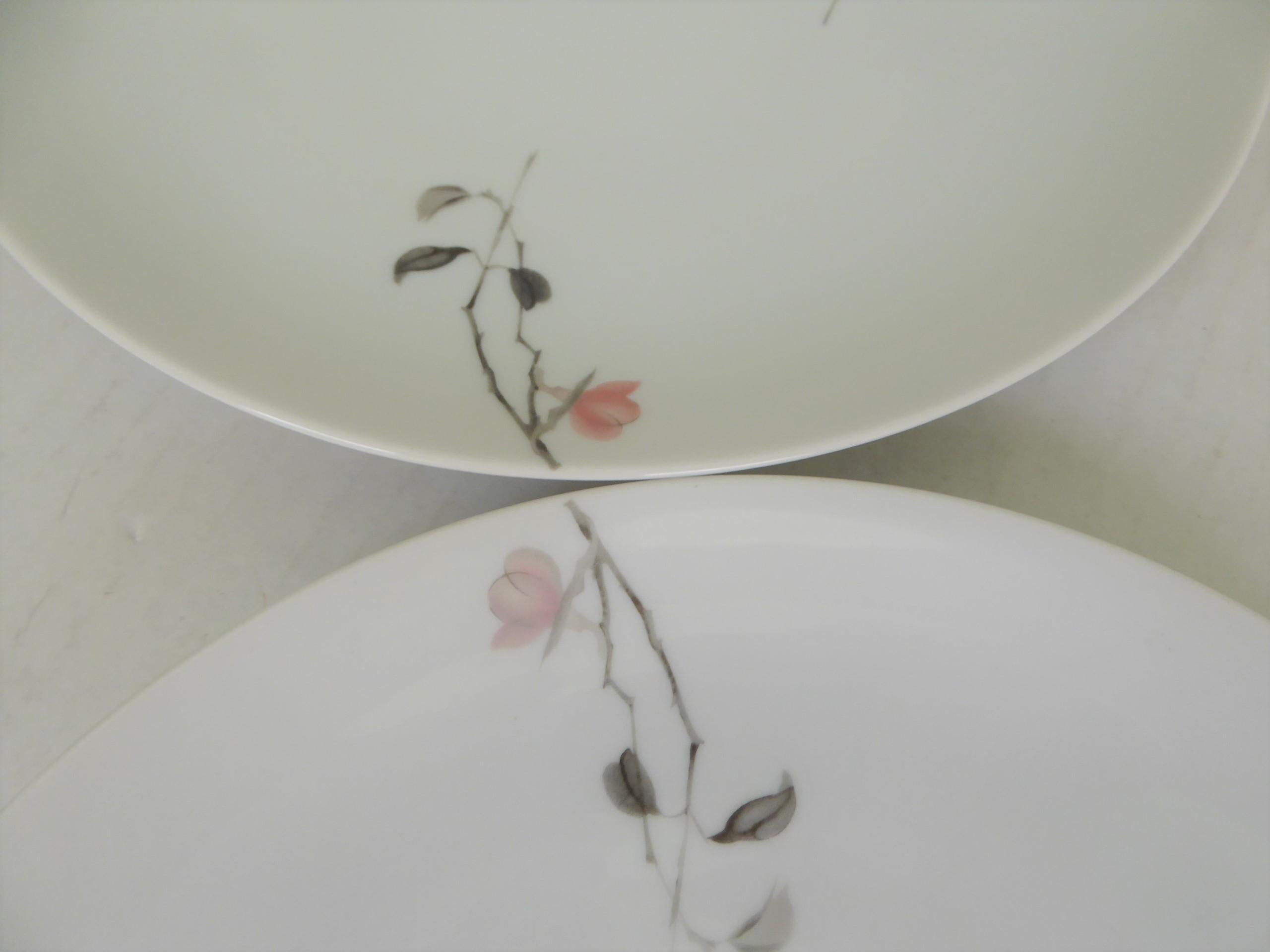Modern Rosenthal Quince Pattern Raymond Loewy 14 Dinner Plates, Germany, 1956 In Good Condition In Miami, FL