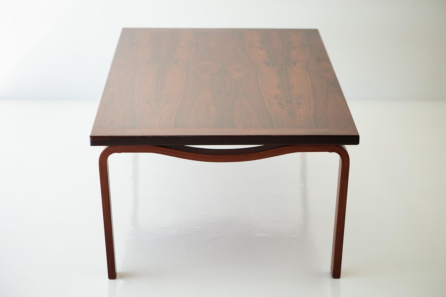 Table basse moderne en bois de rose Westnofa  en vente 4