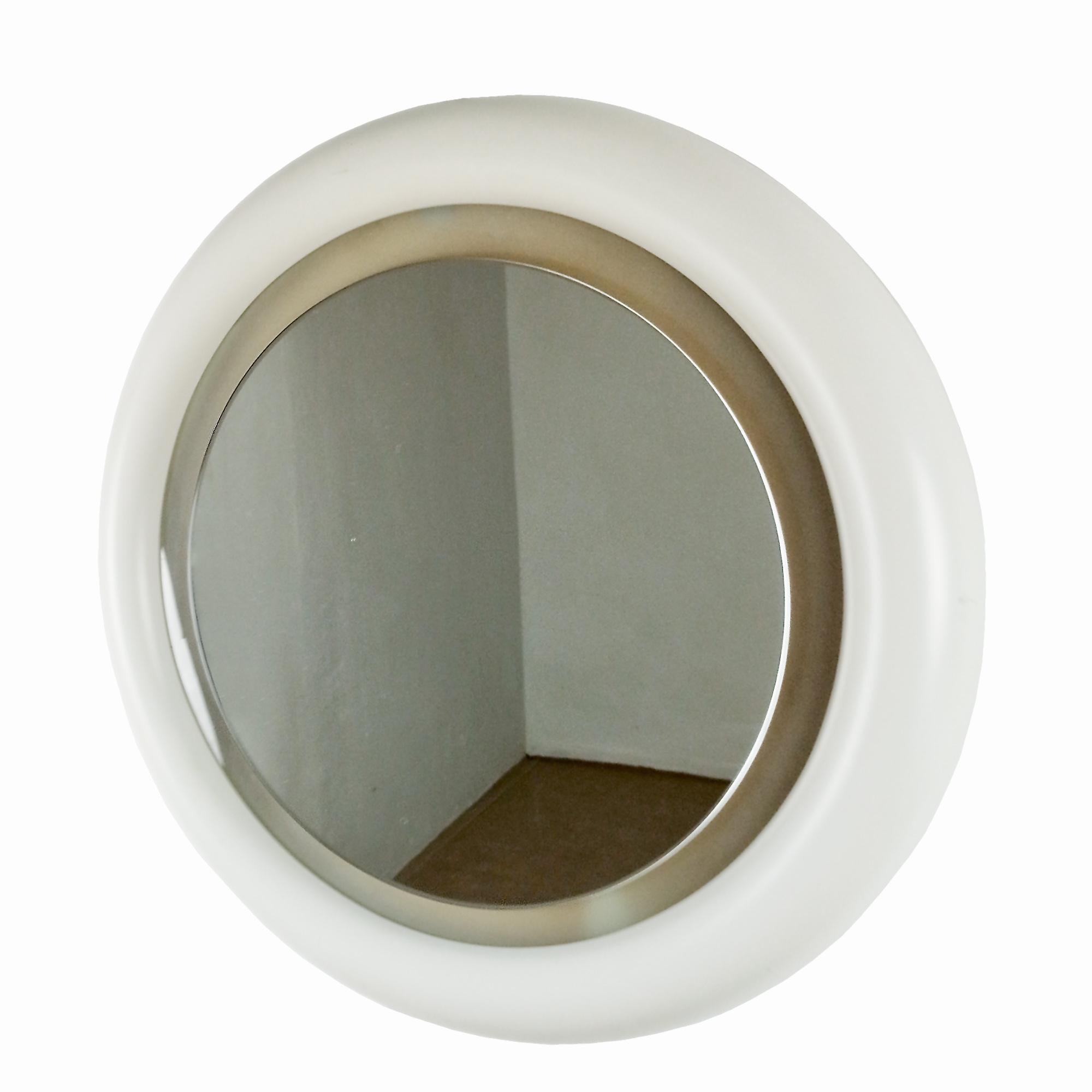 Round backlit mirror in white lacquered wood with sandblasted glass diffuser.

Italy c. 1970.