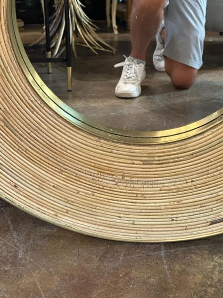 Moderne runde Spiegel aus Bambus und Messing (Italienisch) im Angebot