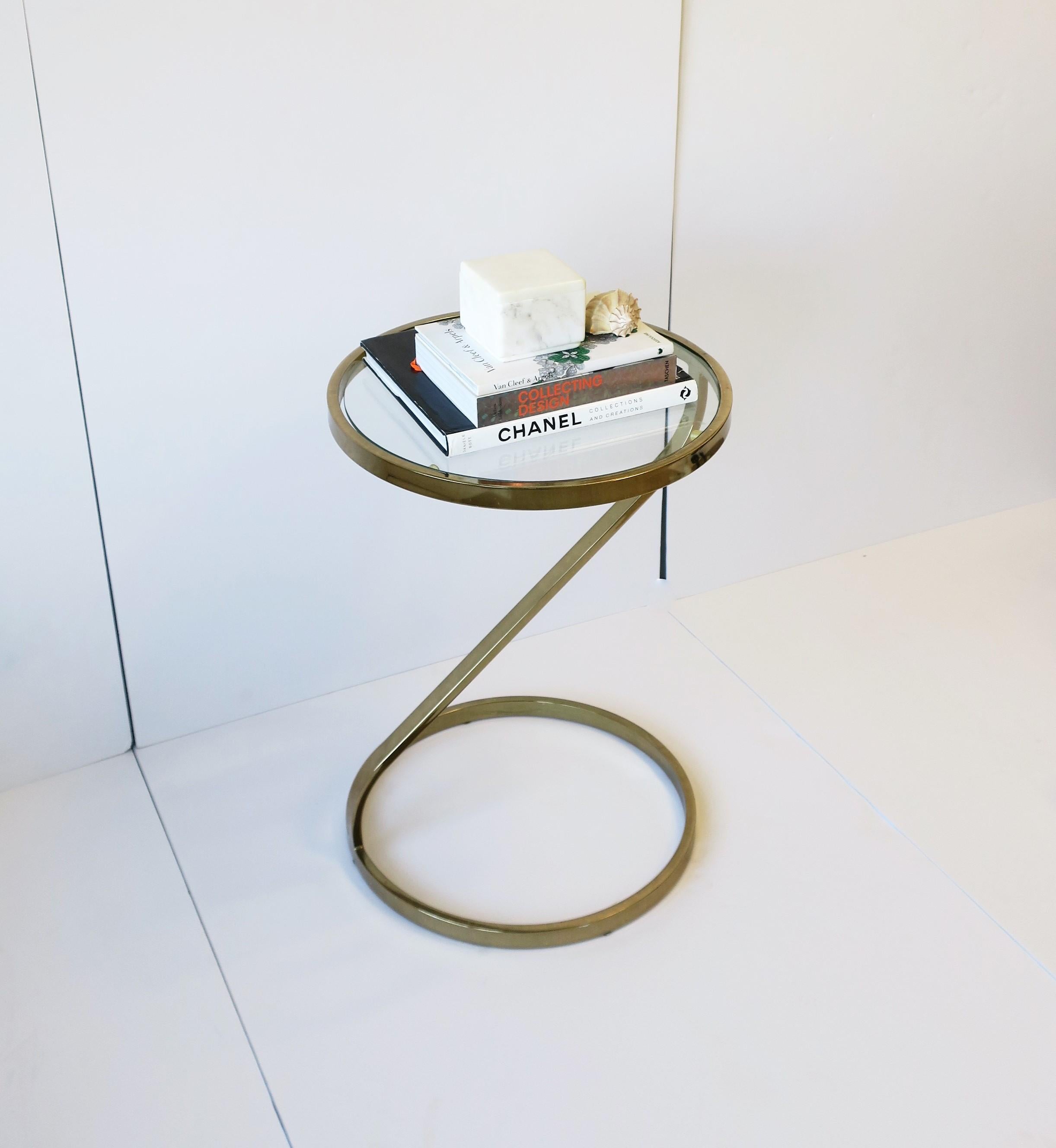 1970s Modern Brass and Glass Side or End Table in Style of Milo Baughman 5