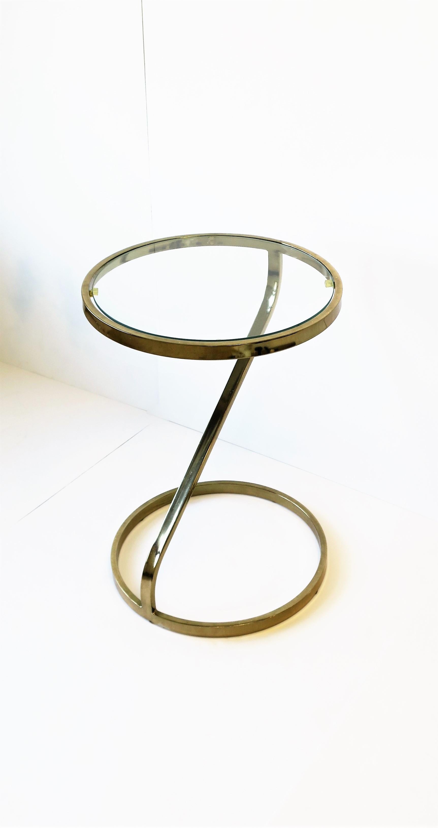 1970s Modern Brass and Glass Side or End Table in Style of Milo Baughman 6
