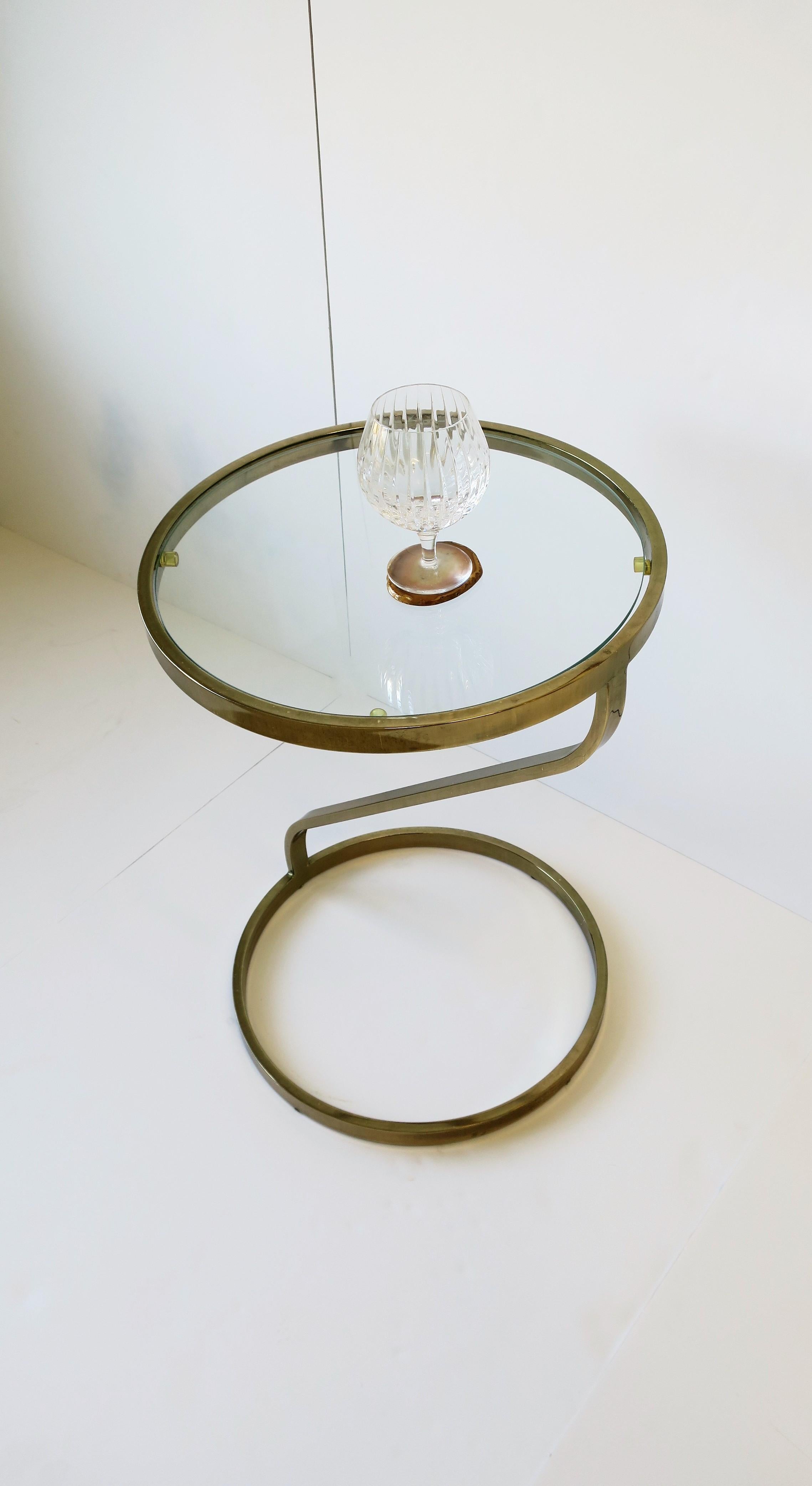 1970s Modern Brass and Glass Side or End Table in Style of Milo Baughman 4