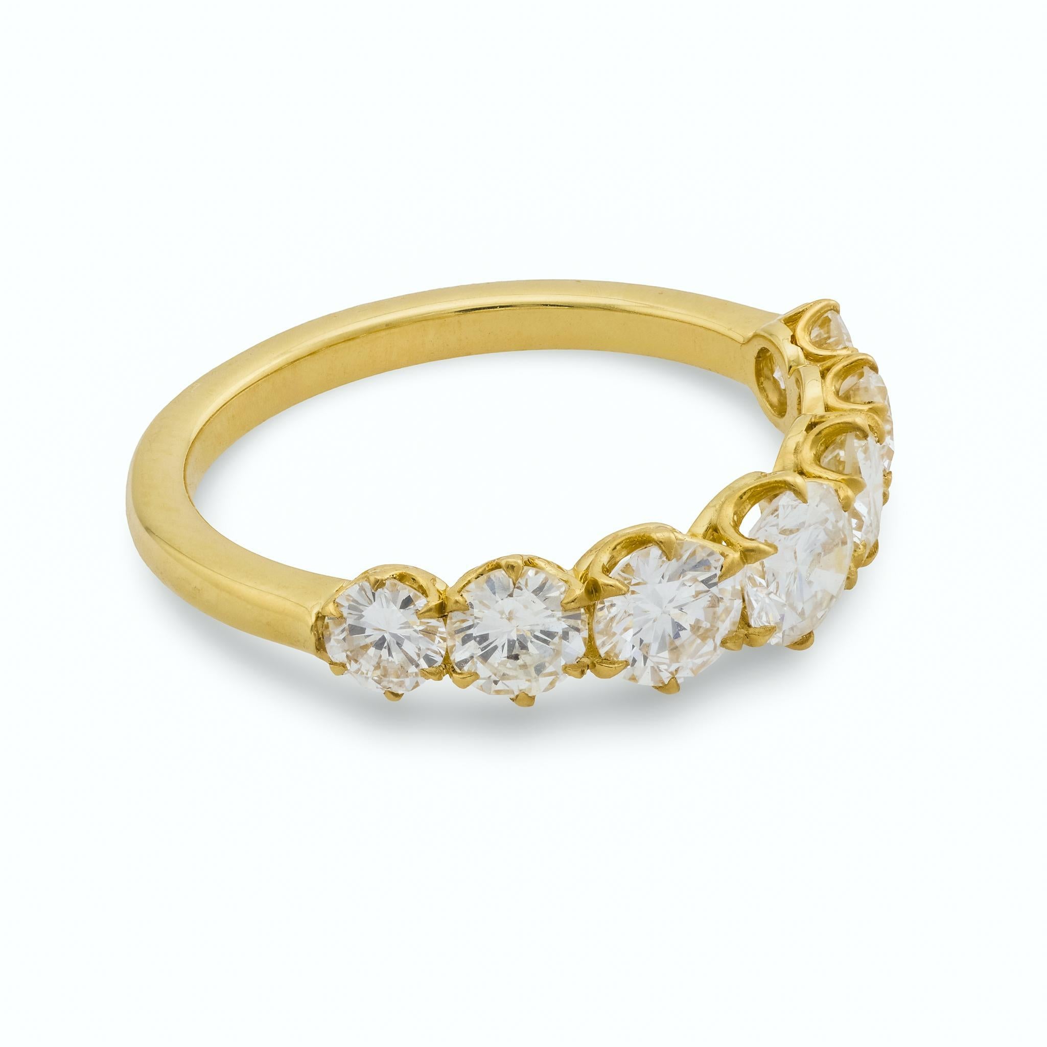 Bracelet moderne en or jaune 18k avec diamant rond de taille brillante Excellent état - En vente à Beverly Hills, CA