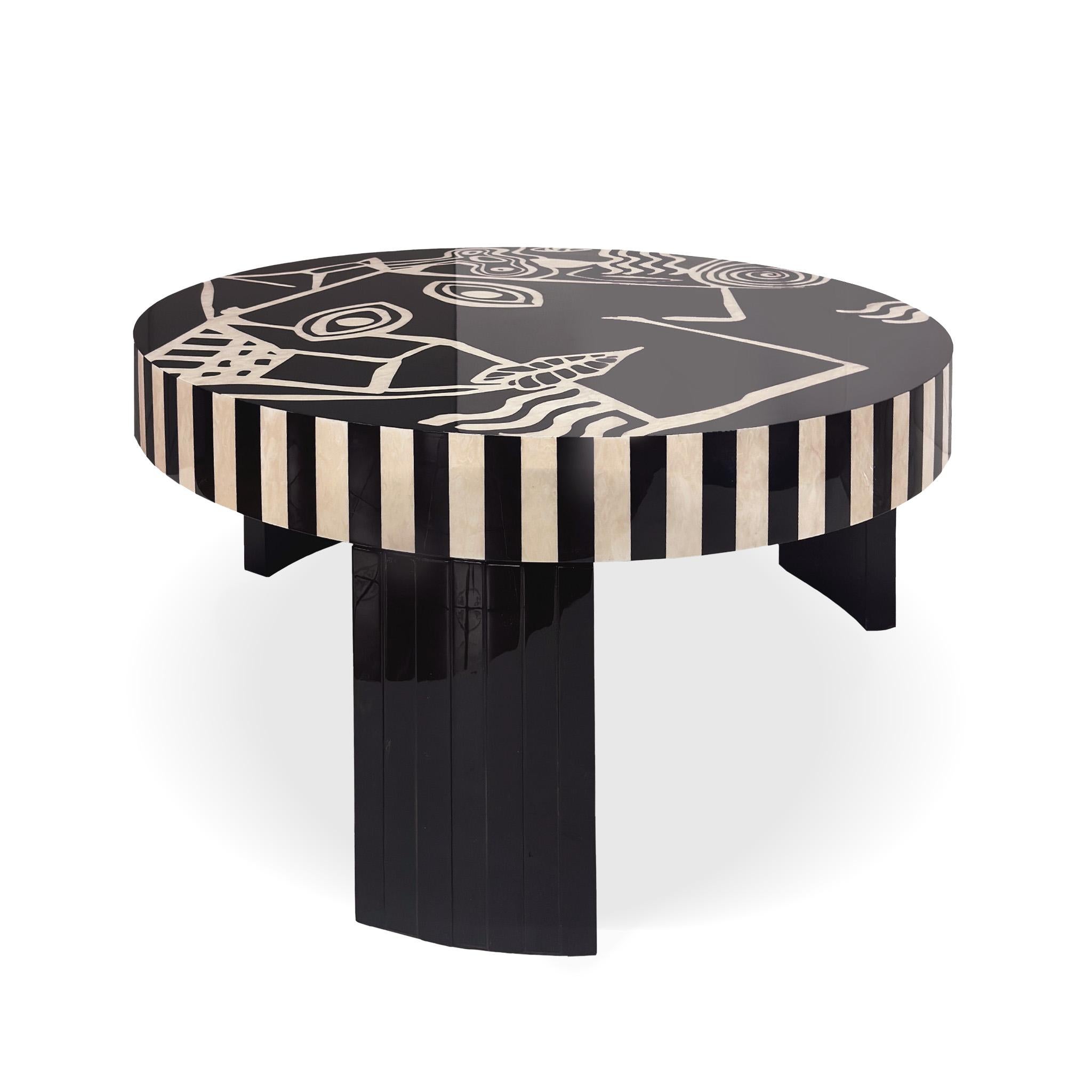 Modern Round Center Coffee Center Table Abstract Pattern Black & White Marquetry In New Condition For Sale In Porto, PT