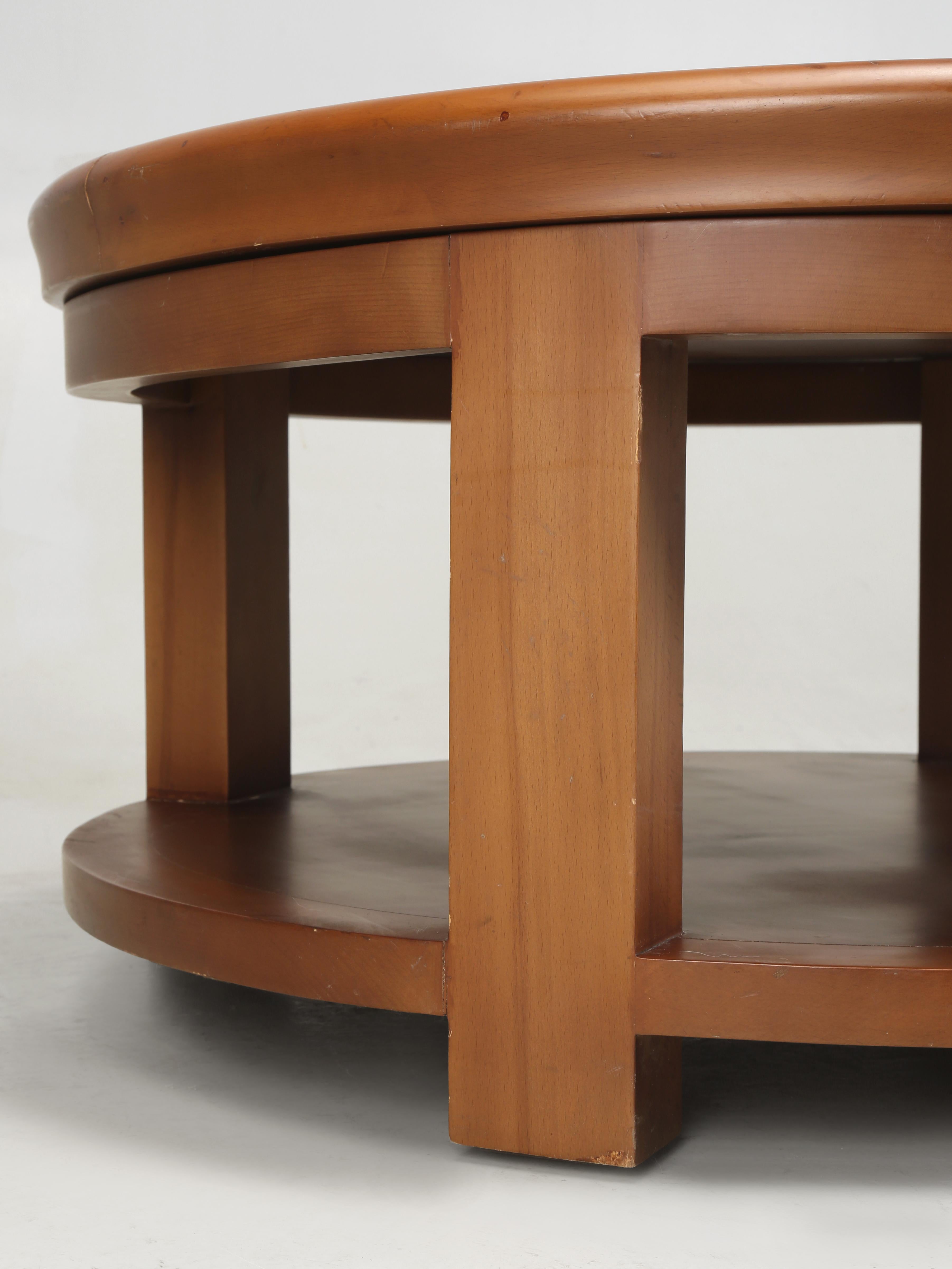 Modern Round Coffee Table Extremely Well Constructed For Sale 3