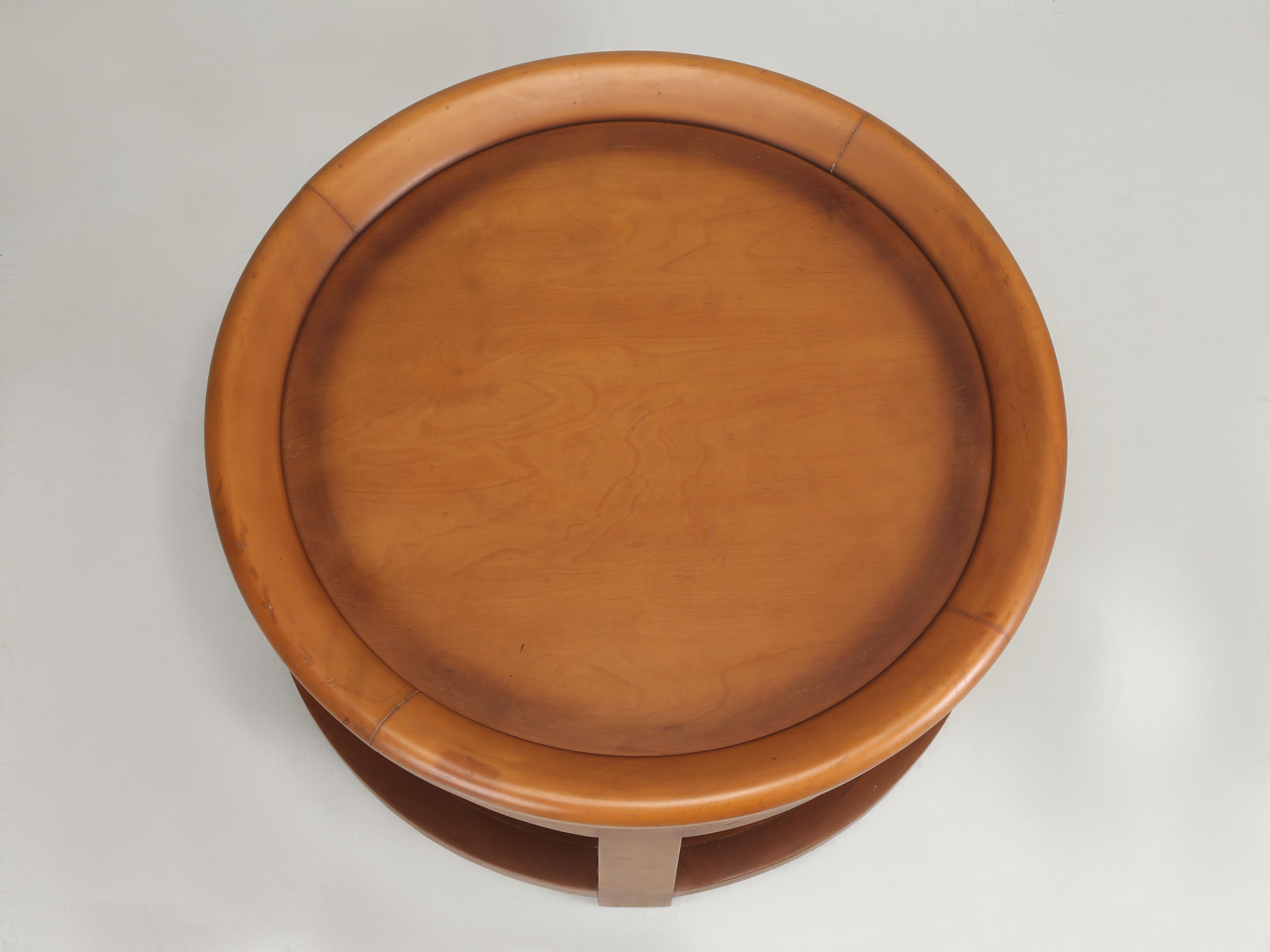 Unknown Modern Round Coffee Table Extremely Well Constructed For Sale