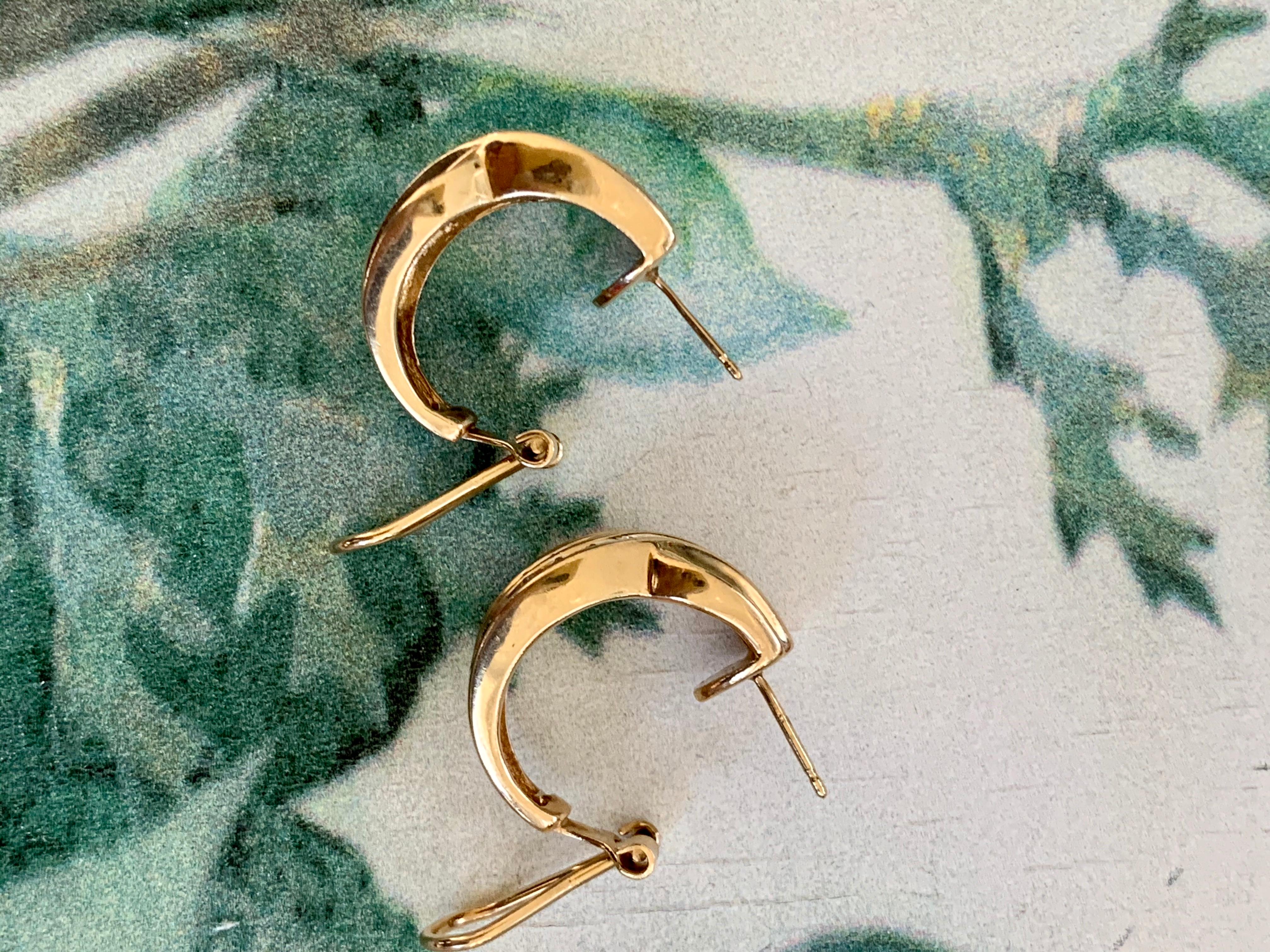 Modern Round Cut Diamond Lever Back Pierced 14 Karat Yellow Gold Hoop Earrings In Excellent Condition In St. Louis Park, MN