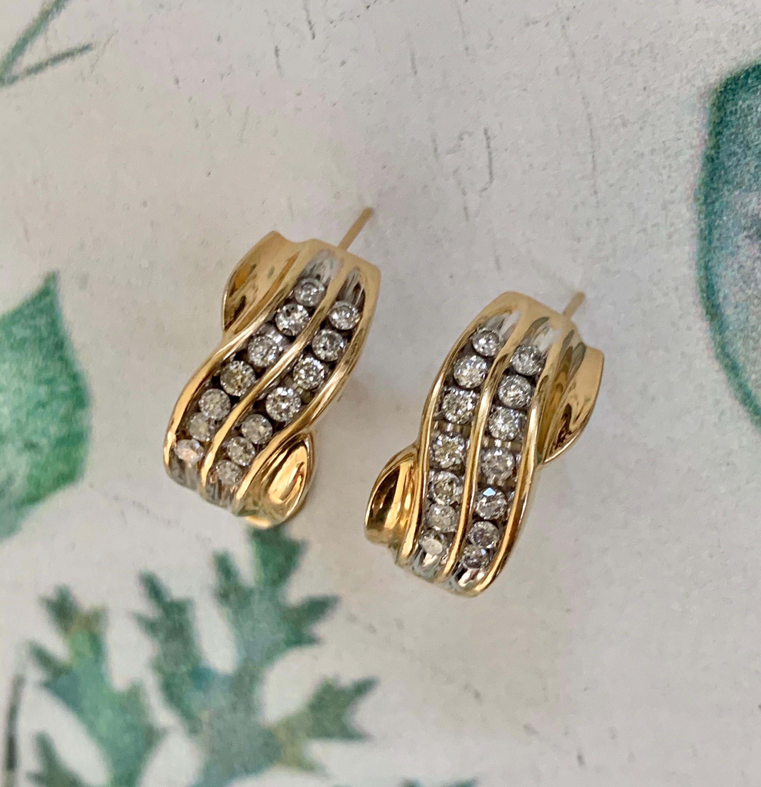 Women's Modern Round Cut Diamond Lever Back Pierced 14 Karat Yellow Gold Hoop Earrings