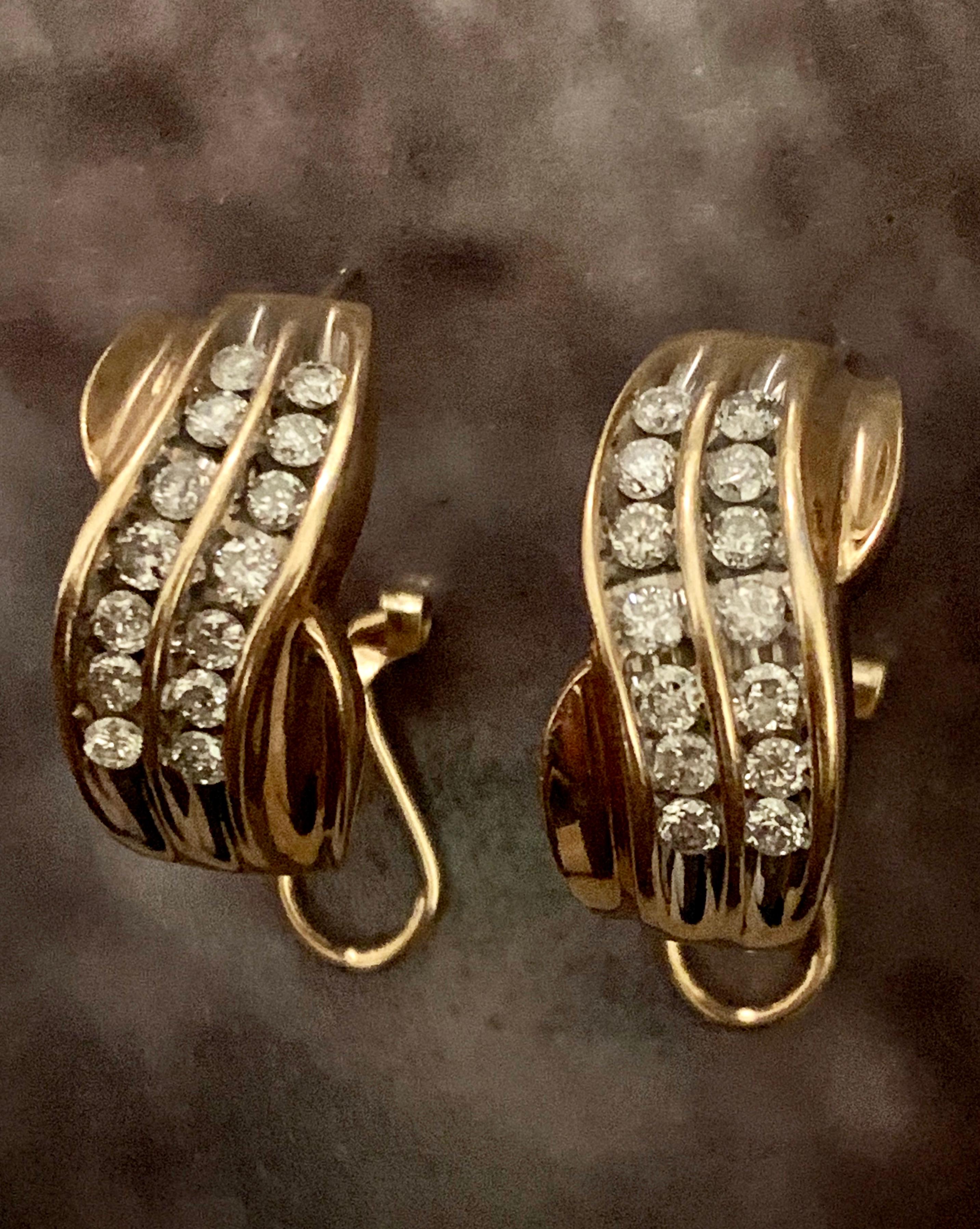 Modern Round Cut Diamond Lever Back Pierced 14 Karat Yellow Gold Hoop Earrings 4