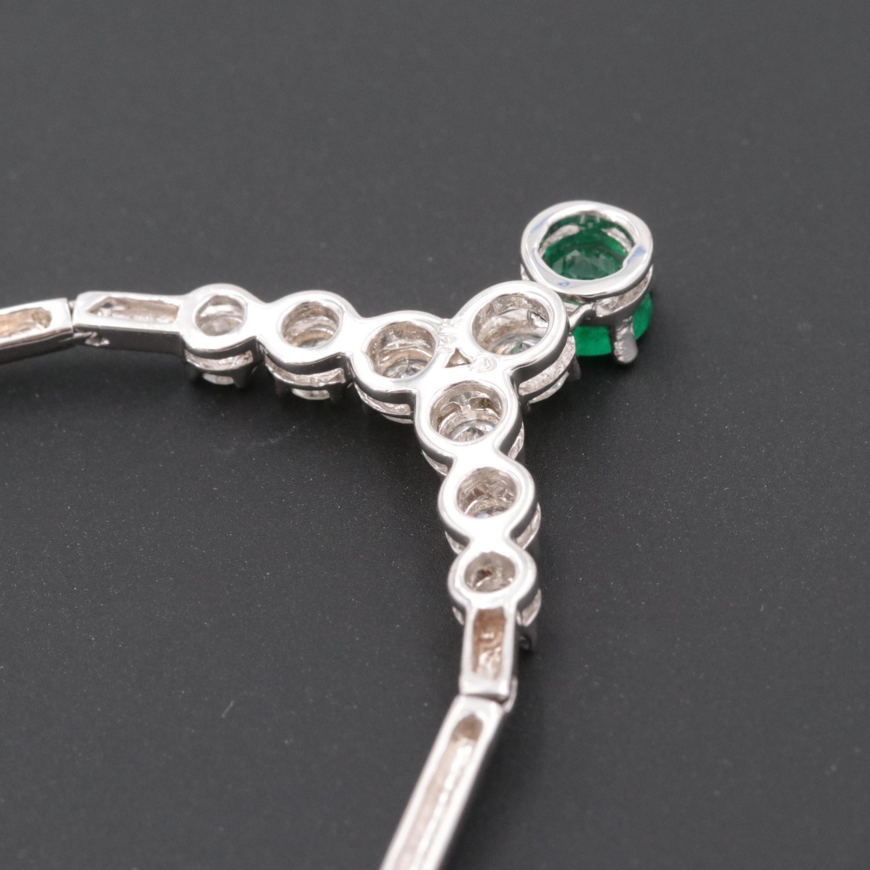 Modern Round Cut Emerald Diamonds Necklace, Natural Emerald Diamond Necklace In New Condition For Sale In Orlando, Florida