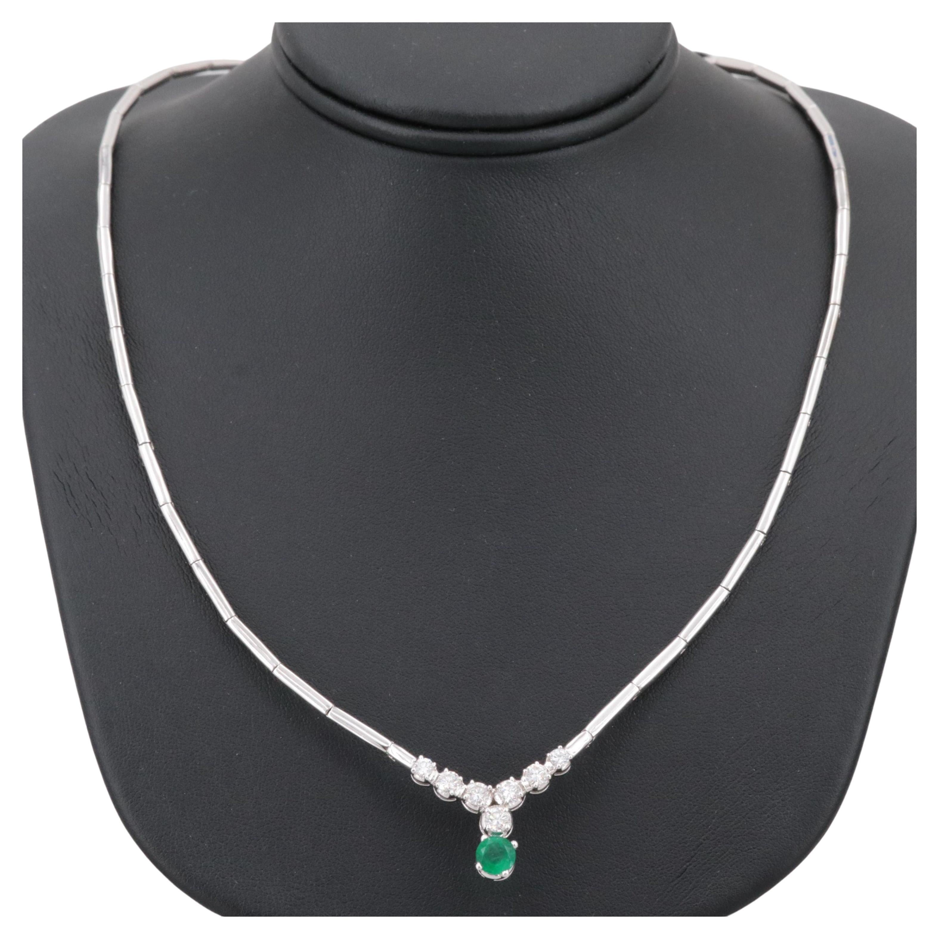 Modern Round Cut Emerald Diamonds Necklace, Natural Emerald Diamond Necklace For Sale