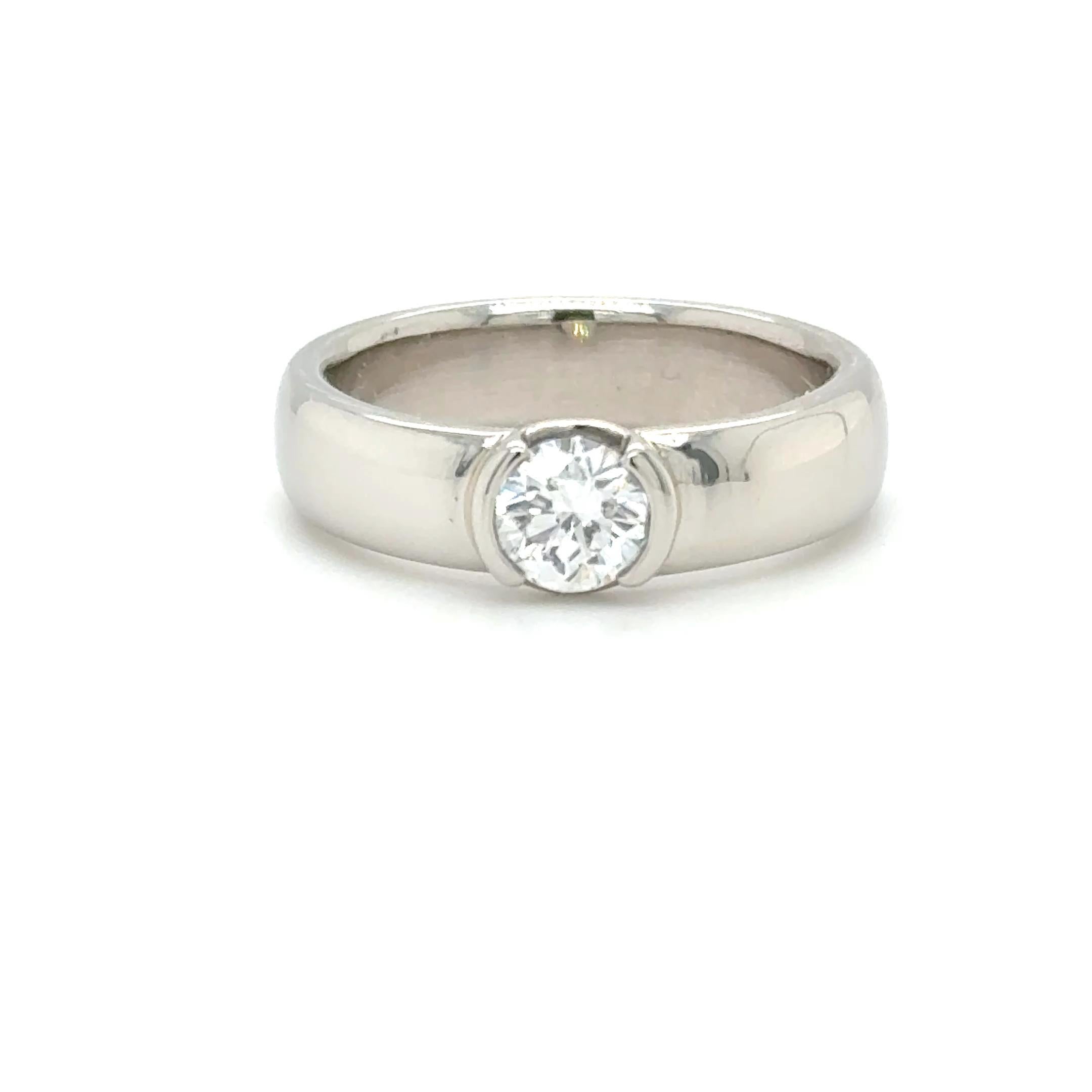 Anillo solitario de diamante redondo moderno - 0,55 ct E-F/VS1 - Platino Moderno en venta