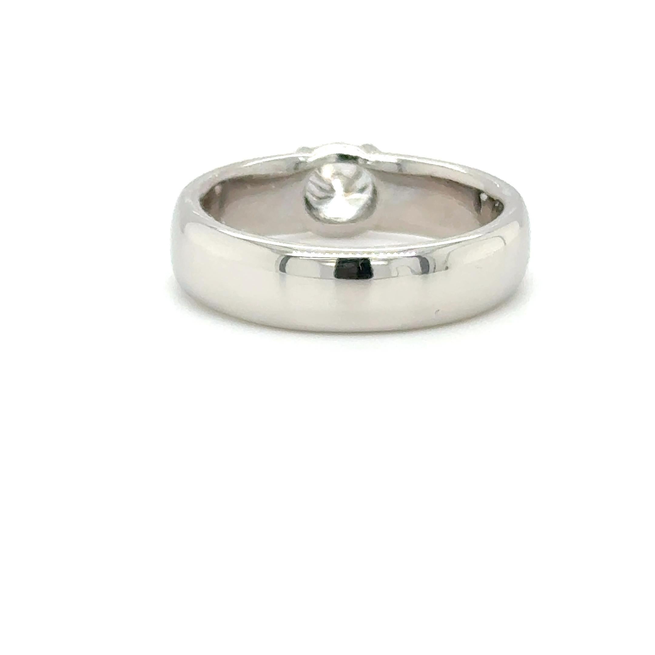 Anillo solitario de diamante redondo moderno - 0,55 ct E-F/VS1 - Platino en Excelente estado para la venta en beverly hills, CA