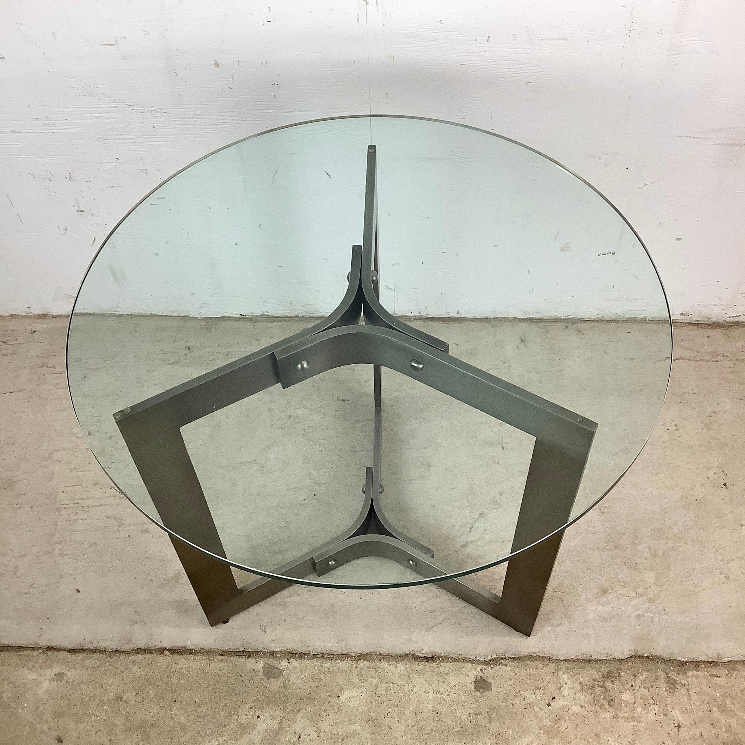 Modern Round Glass Top Side Table In Good Condition In Trenton, NJ